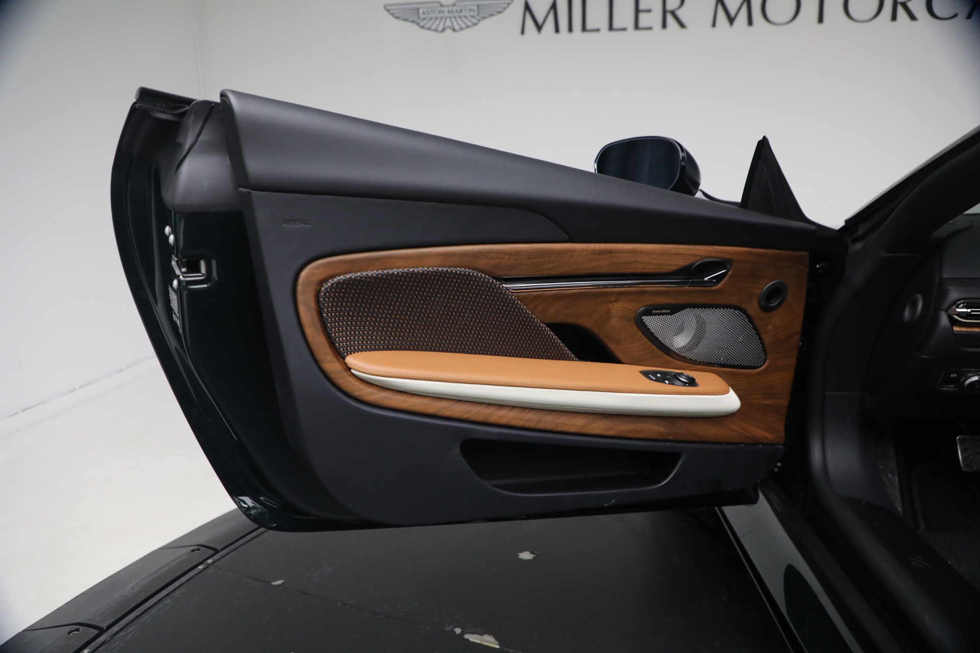 New-2026-Aston-Martin-DB12-Volante