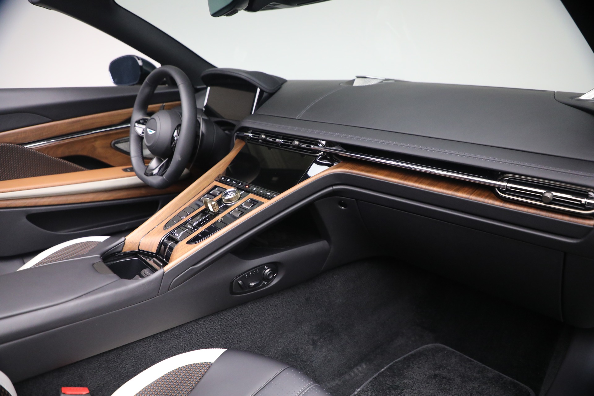 New-2026-Aston-Martin-DB12-Volante