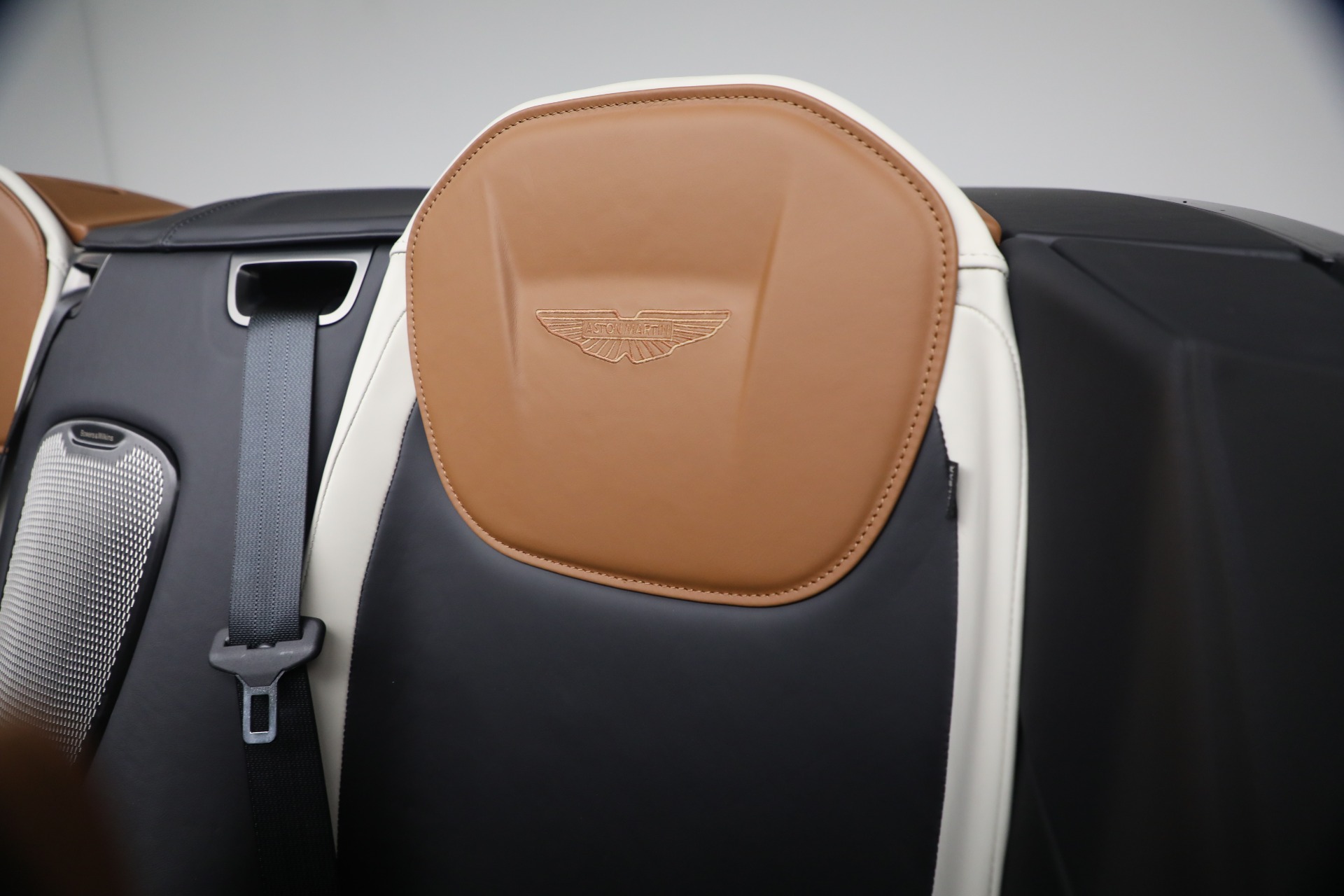 New-2026-Aston-Martin-DB12-Volante