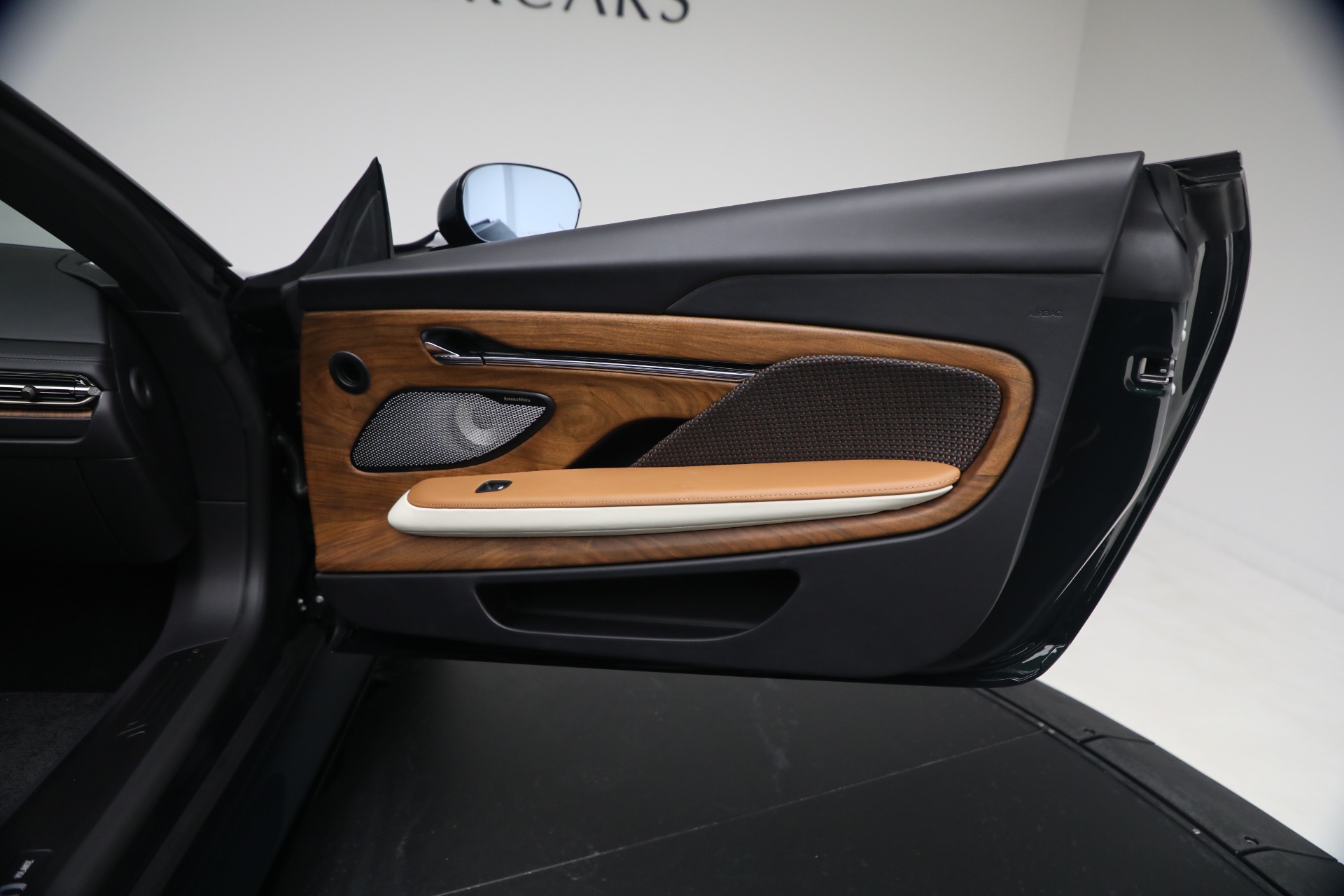 New-2026-Aston-Martin-DB12-Volante