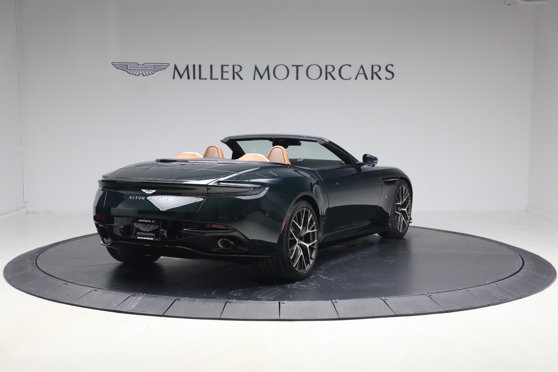 New-2026-Aston-Martin-DB12-Volante