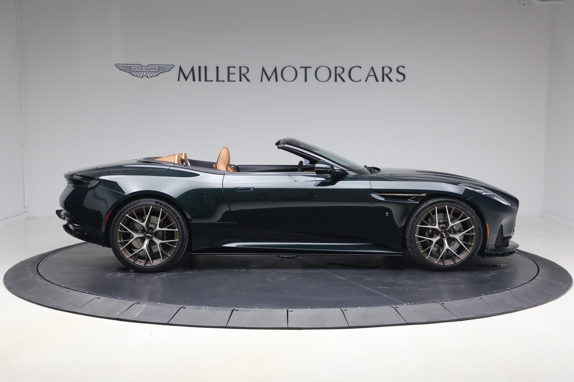 New-2026-Aston-Martin-DB12-Volante