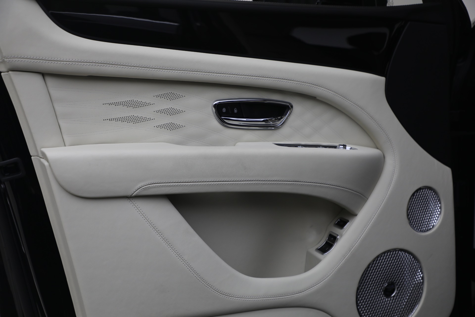 New-2025-Bentley-Bentayga-V8