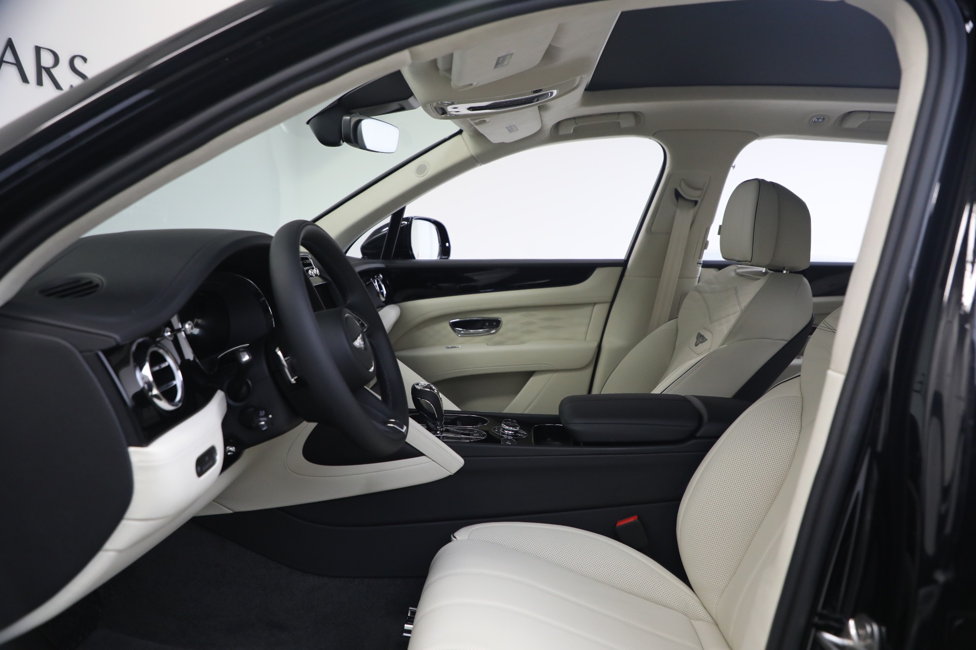 New-2025-Bentley-Bentayga-V8