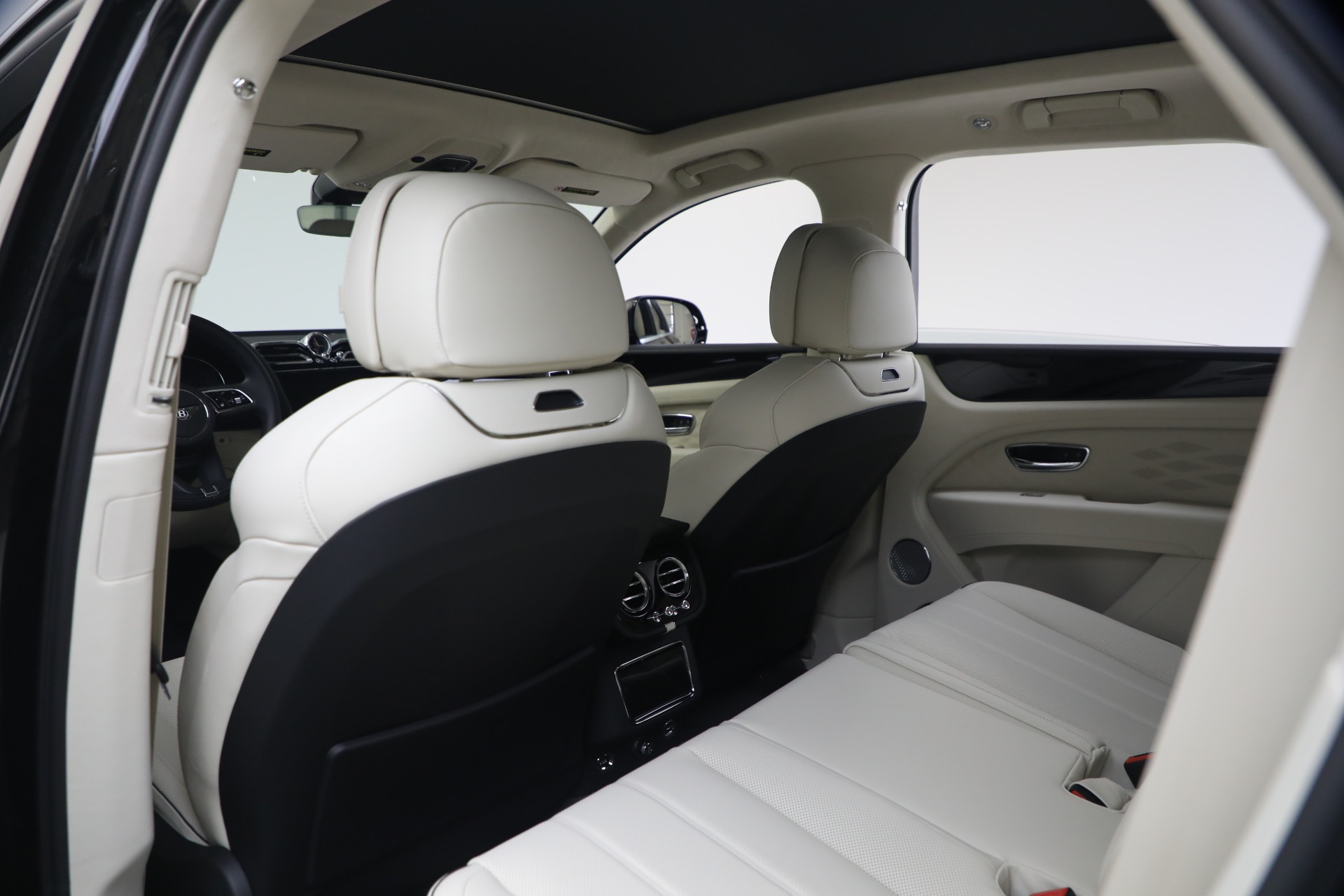 New-2025-Bentley-Bentayga-V8