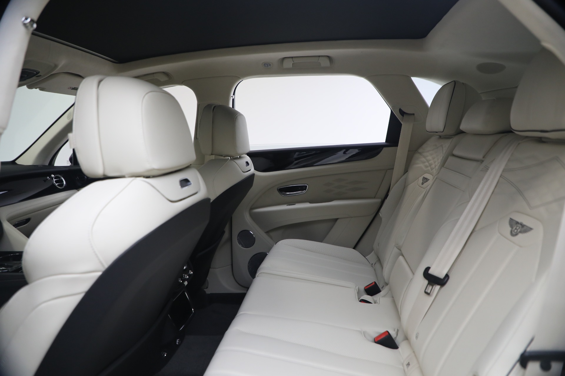 New-2025-Bentley-Bentayga-V8