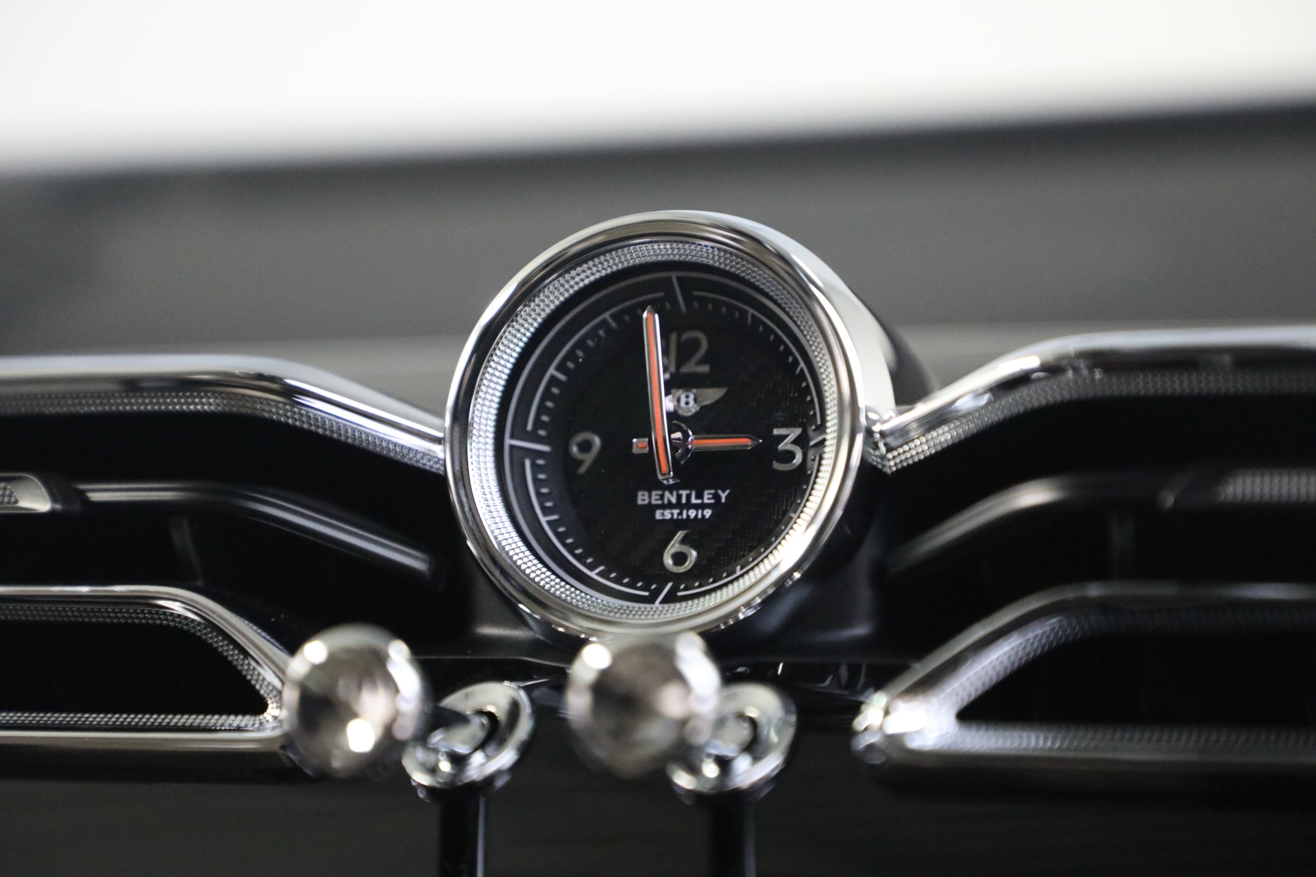 New-2025-Bentley-Bentayga-V8