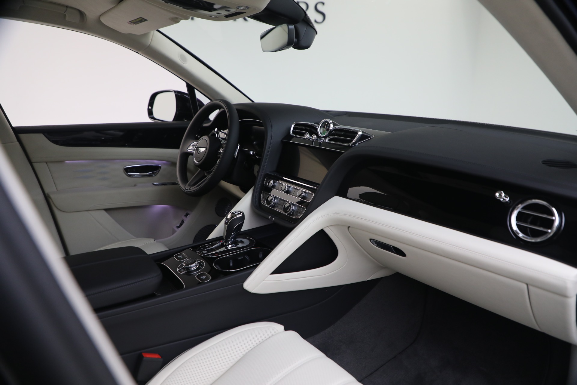 New-2025-Bentley-Bentayga-V8
