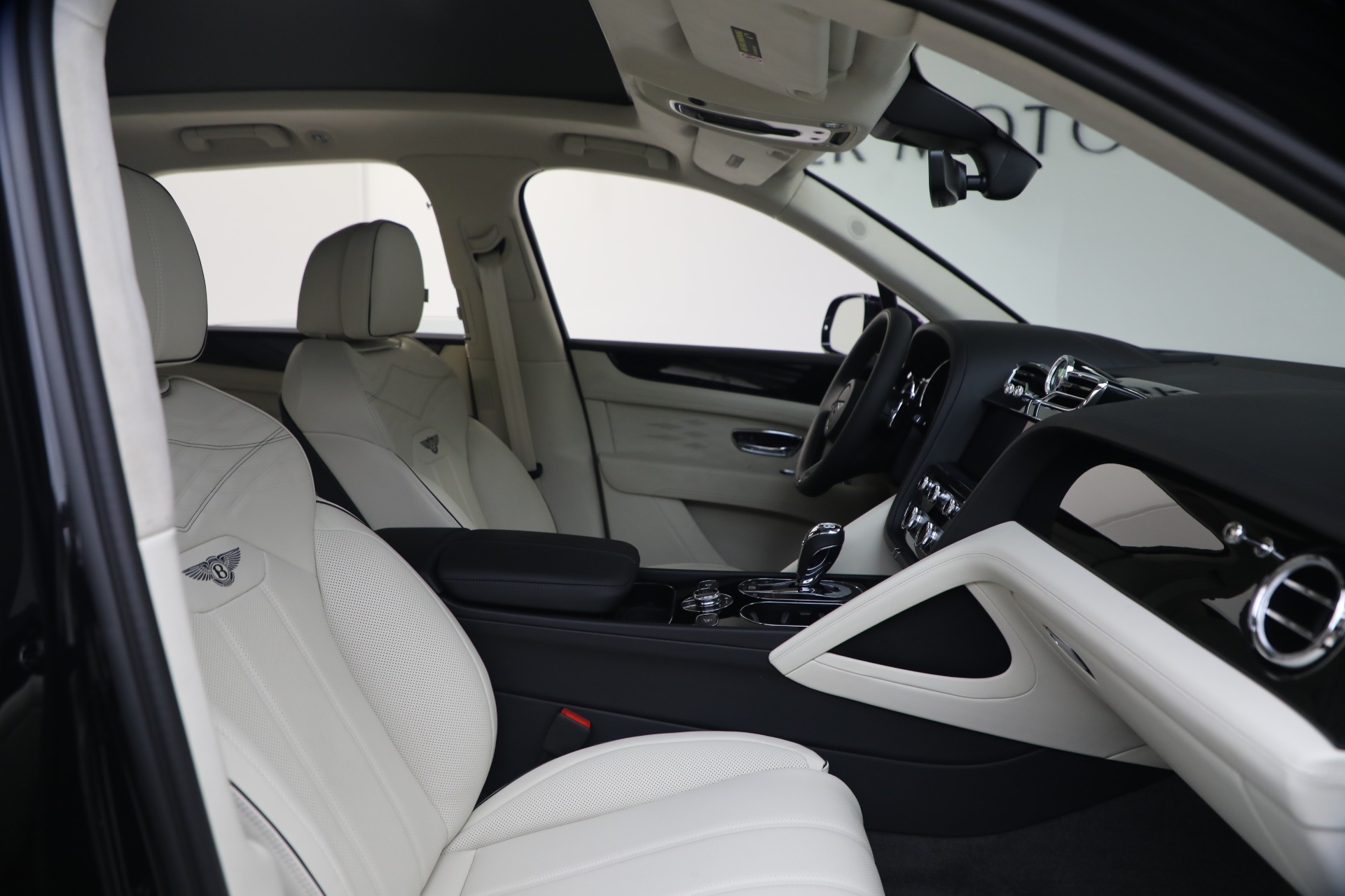 New-2025-Bentley-Bentayga-V8