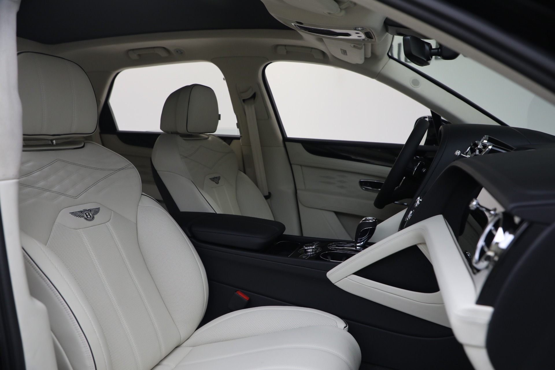 New-2025-Bentley-Bentayga-V8
