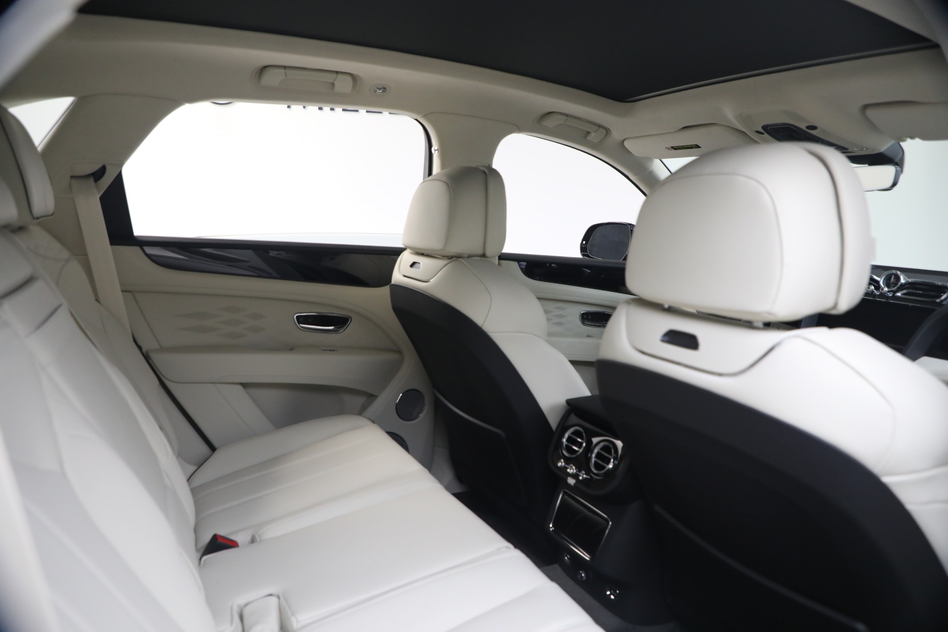 New-2025-Bentley-Bentayga-V8