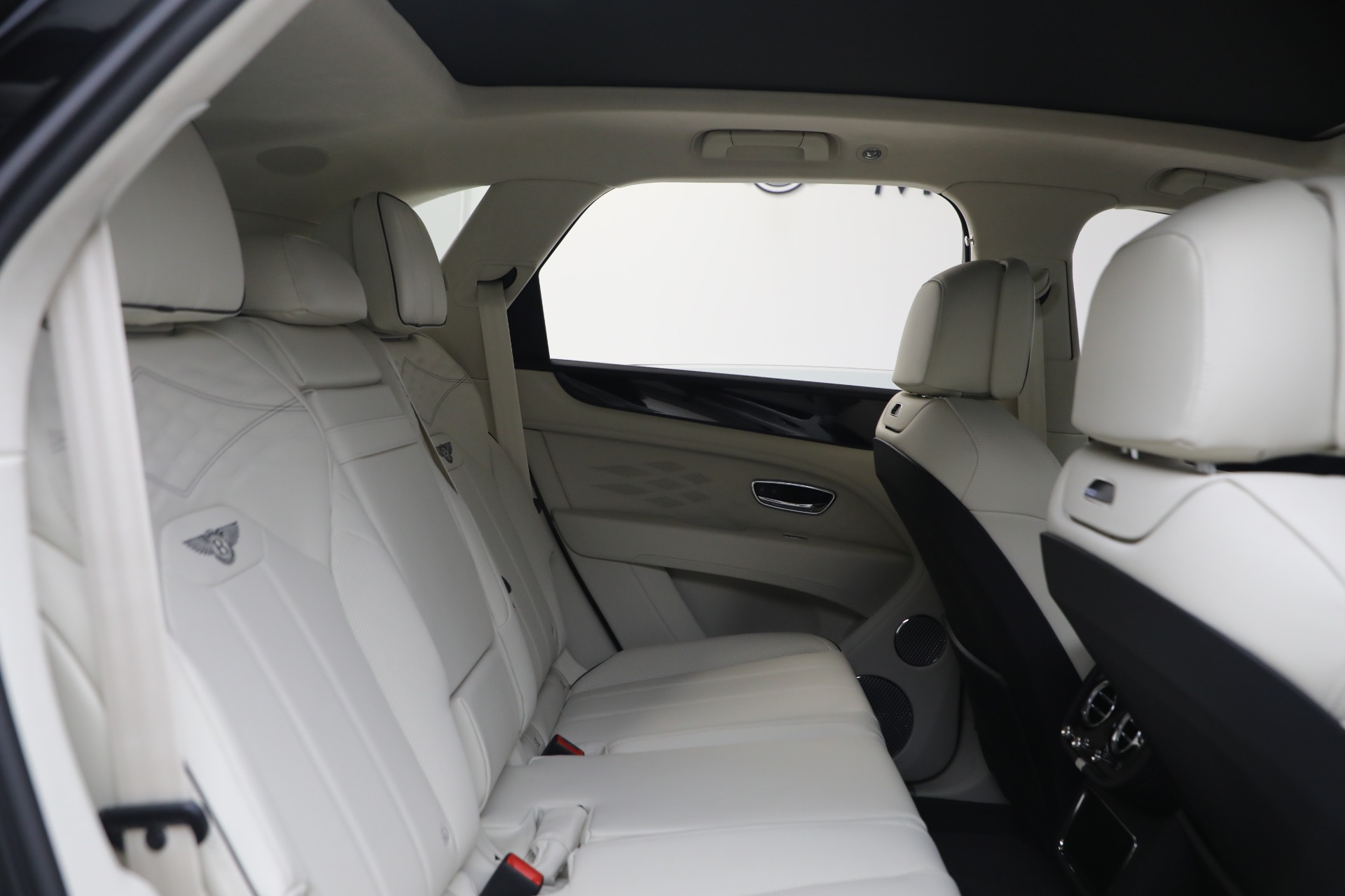 New-2025-Bentley-Bentayga-V8