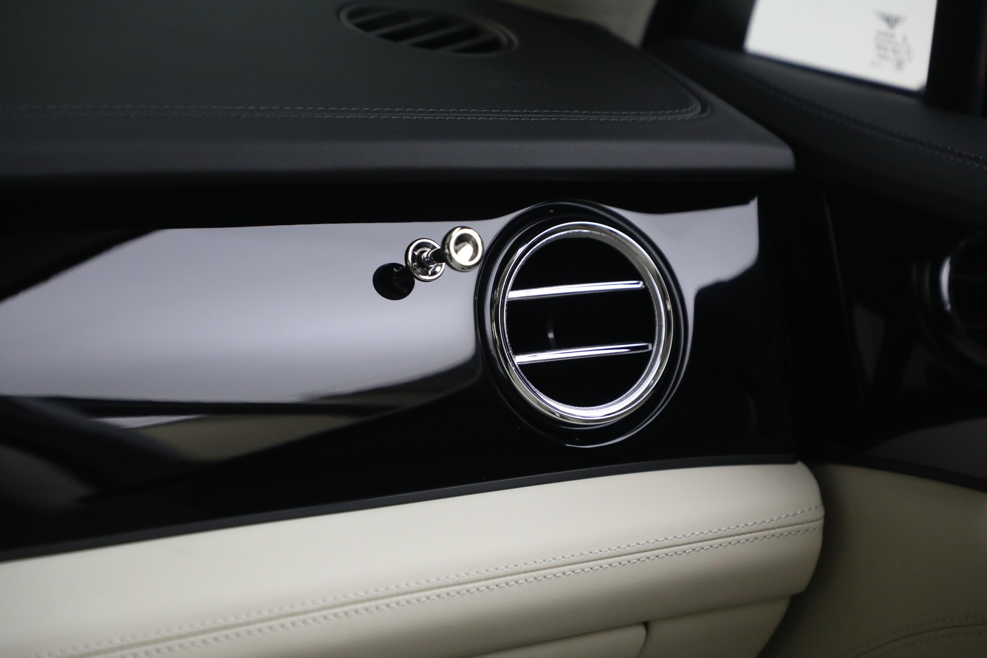 New-2025-Bentley-Bentayga-V8