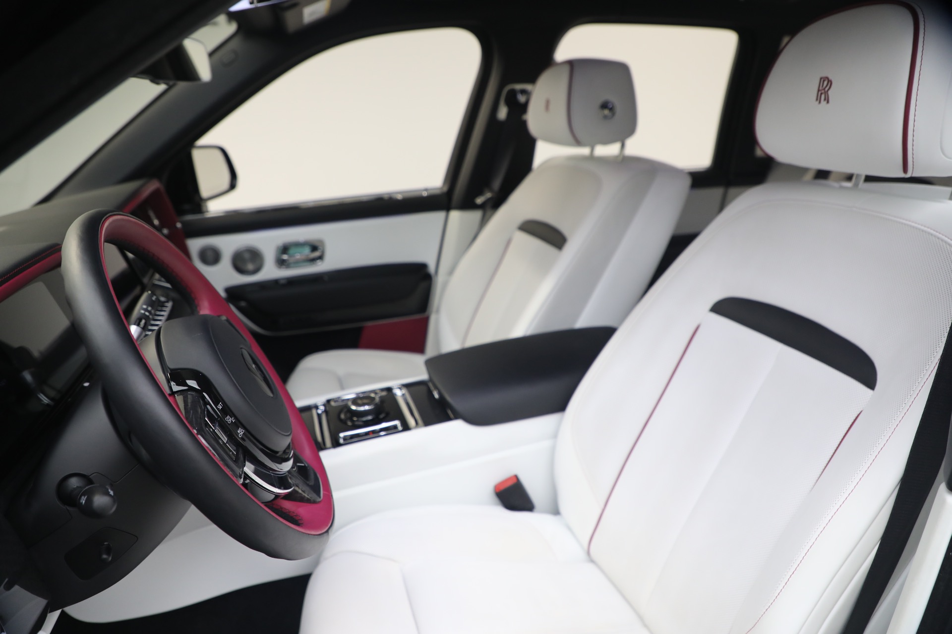 Used-2025-Rolls-Royce-Black-Badge-Cullinan
