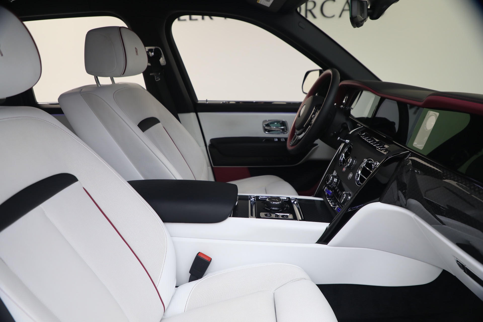 Used-2025-Rolls-Royce-Black-Badge-Cullinan