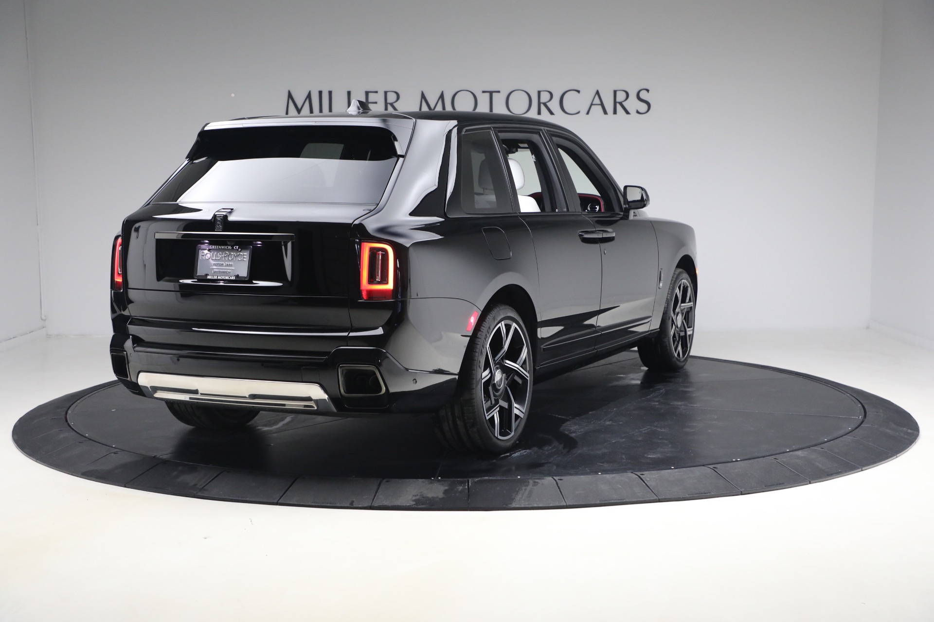 Used-2025-Rolls-Royce-Black-Badge-Cullinan