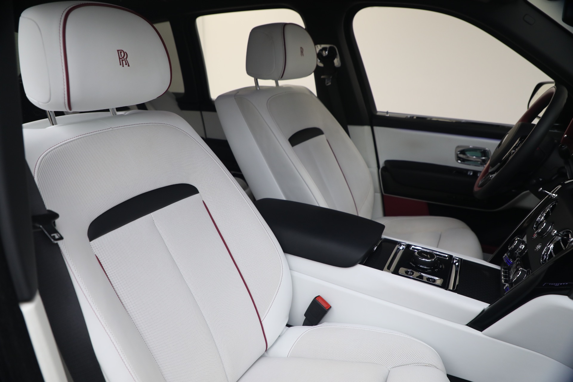 Used-2025-Rolls-Royce-Black-Badge-Cullinan
