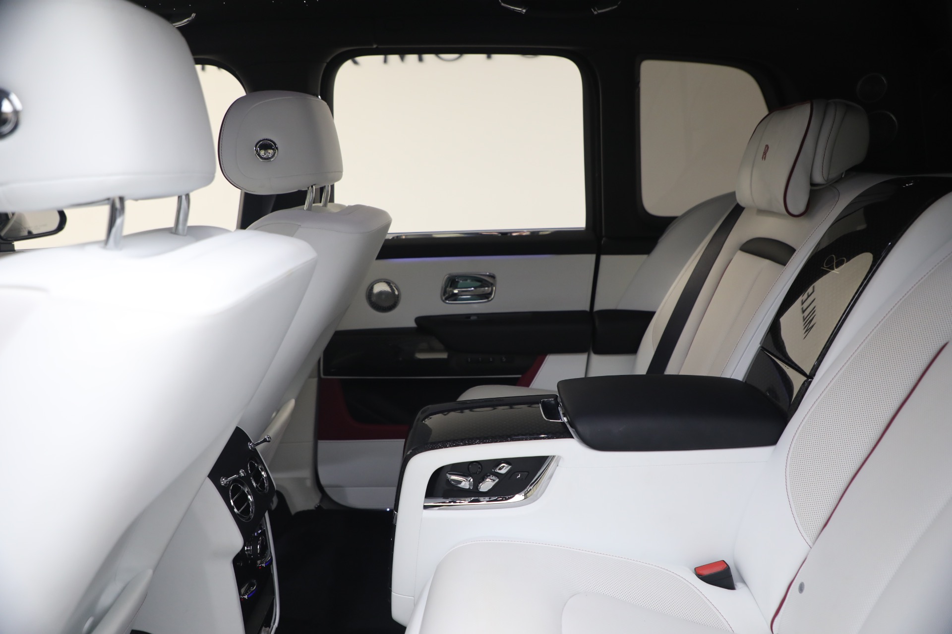 Used-2025-Rolls-Royce-Black-Badge-Cullinan