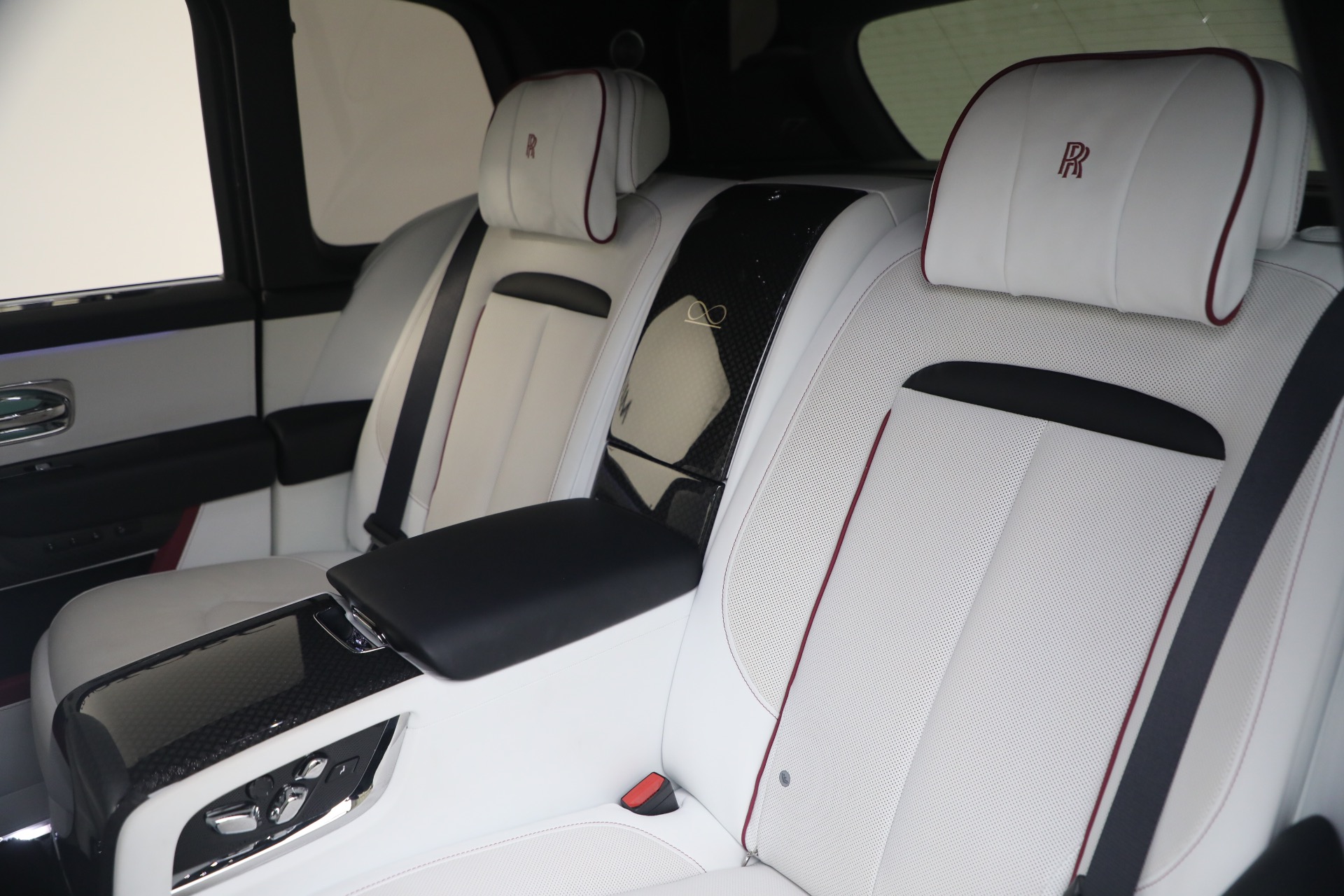 Used-2025-Rolls-Royce-Black-Badge-Cullinan