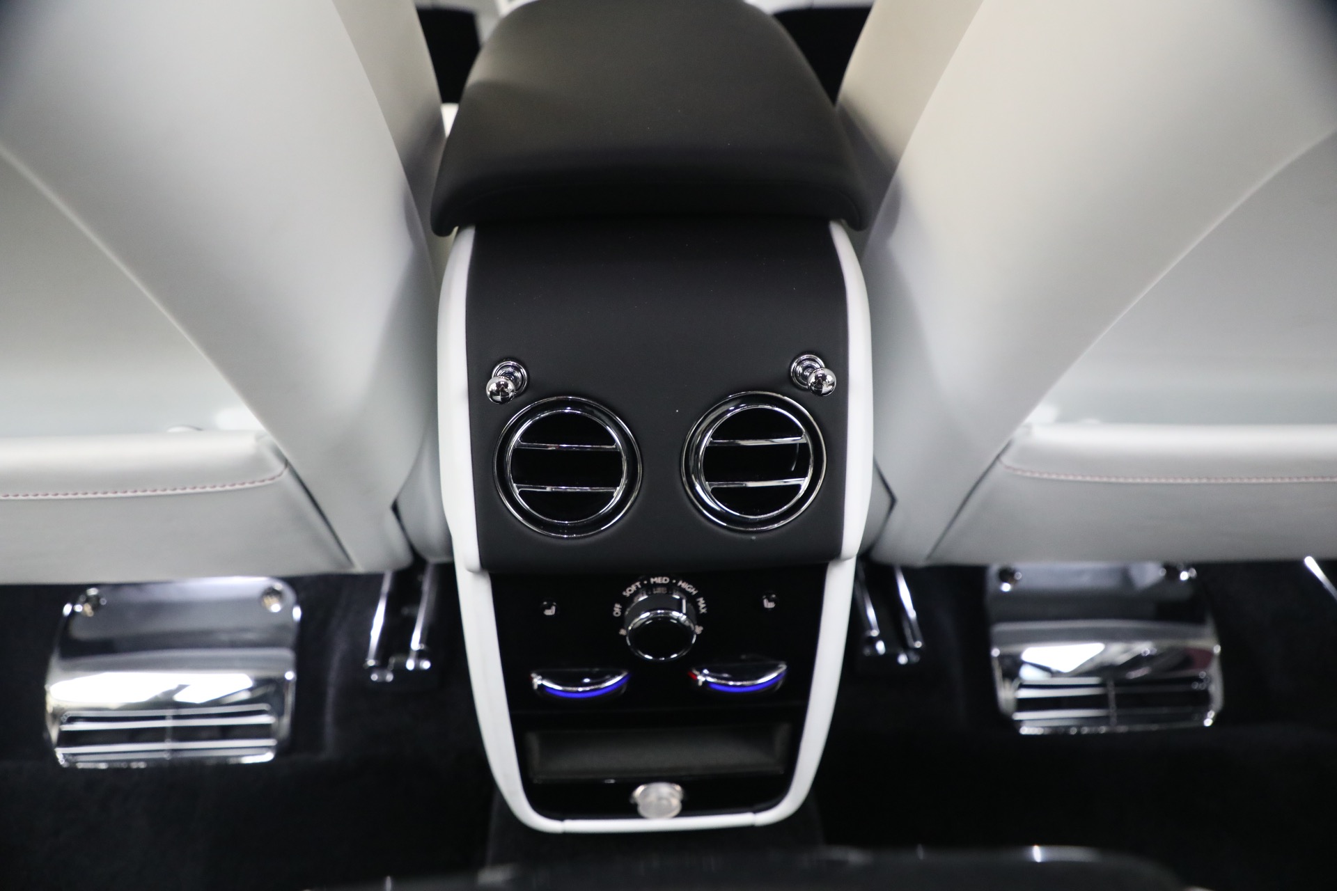 Used-2025-Rolls-Royce-Black-Badge-Cullinan