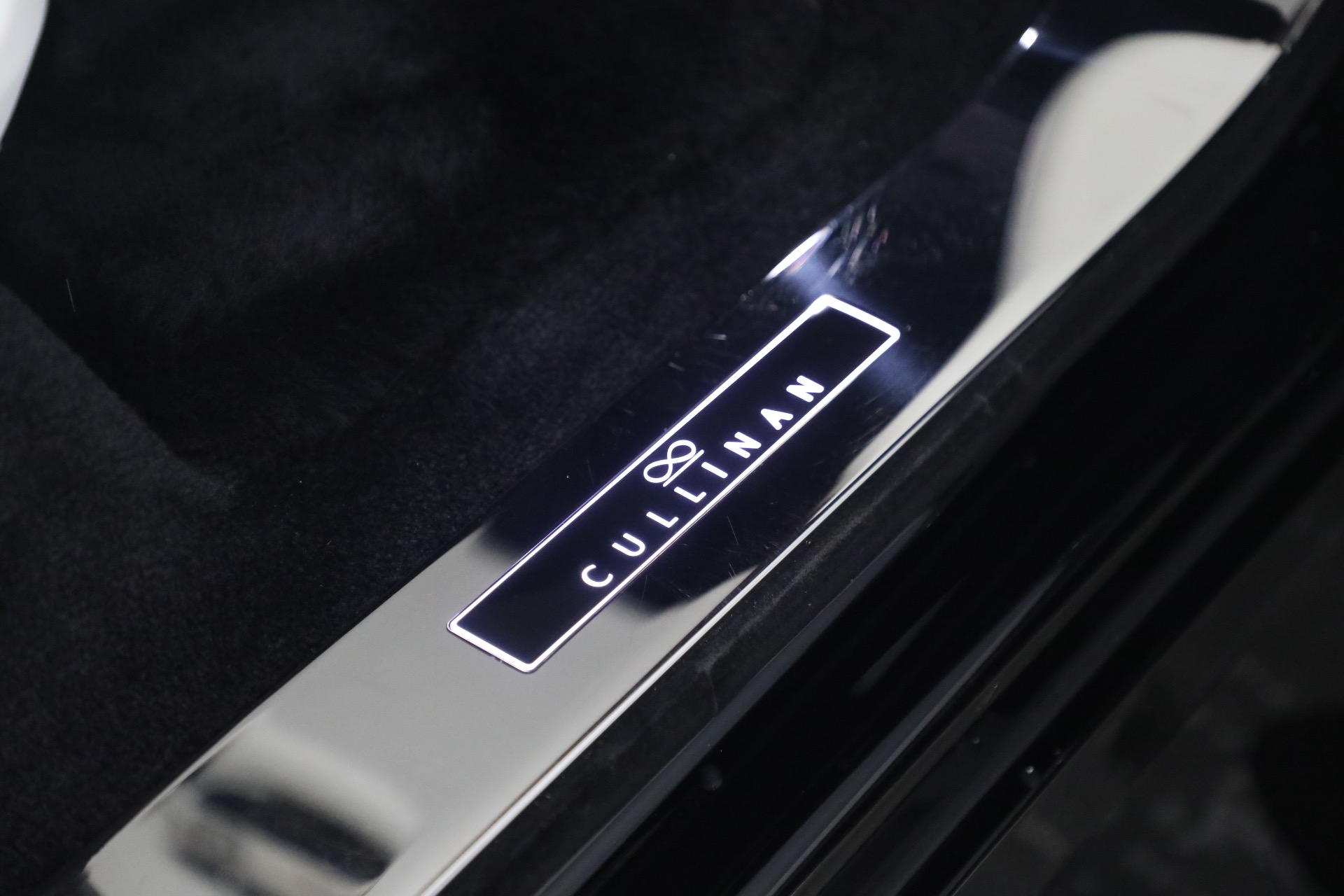 Used-2025-Rolls-Royce-Black-Badge-Cullinan