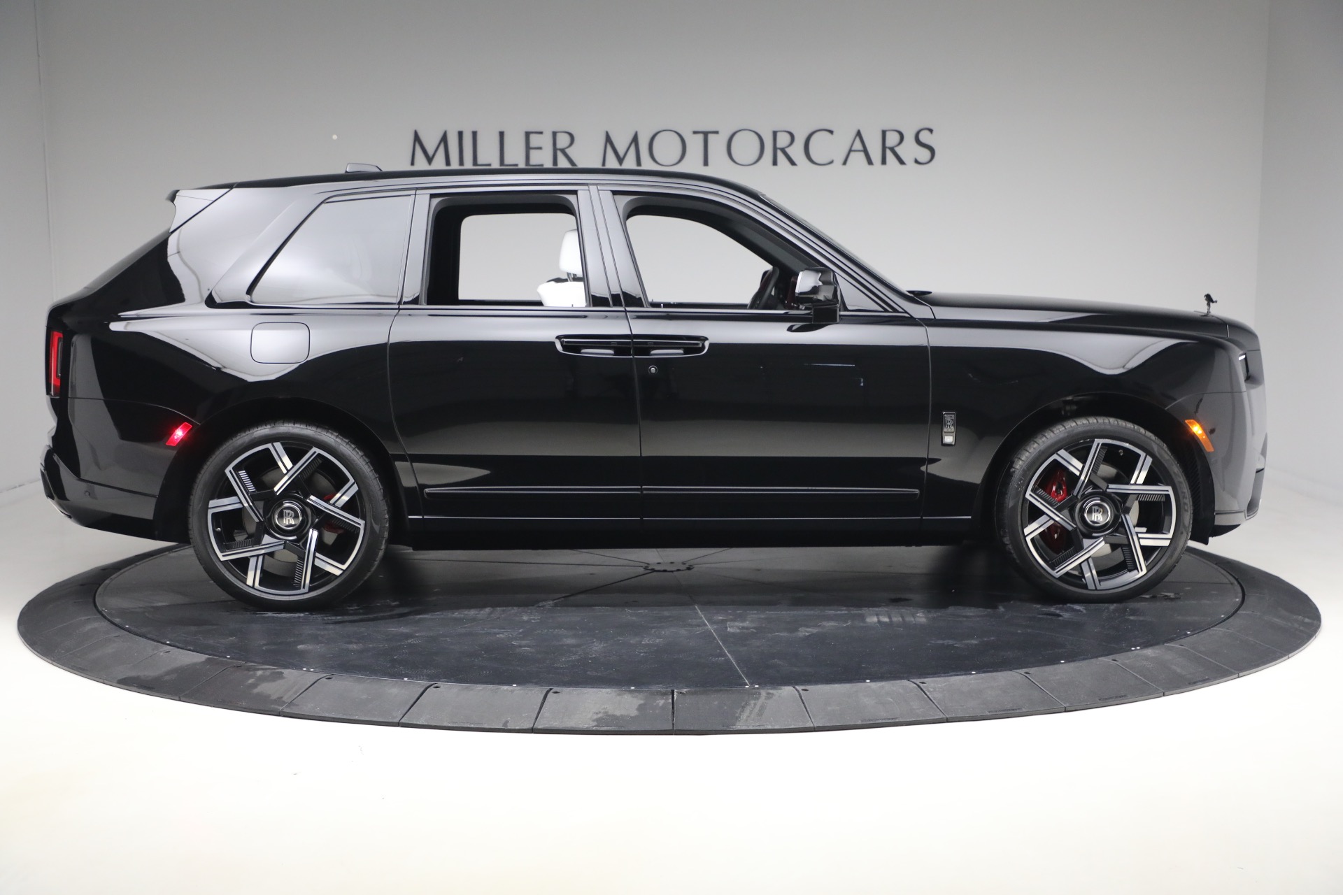 Used-2025-Rolls-Royce-Black-Badge-Cullinan