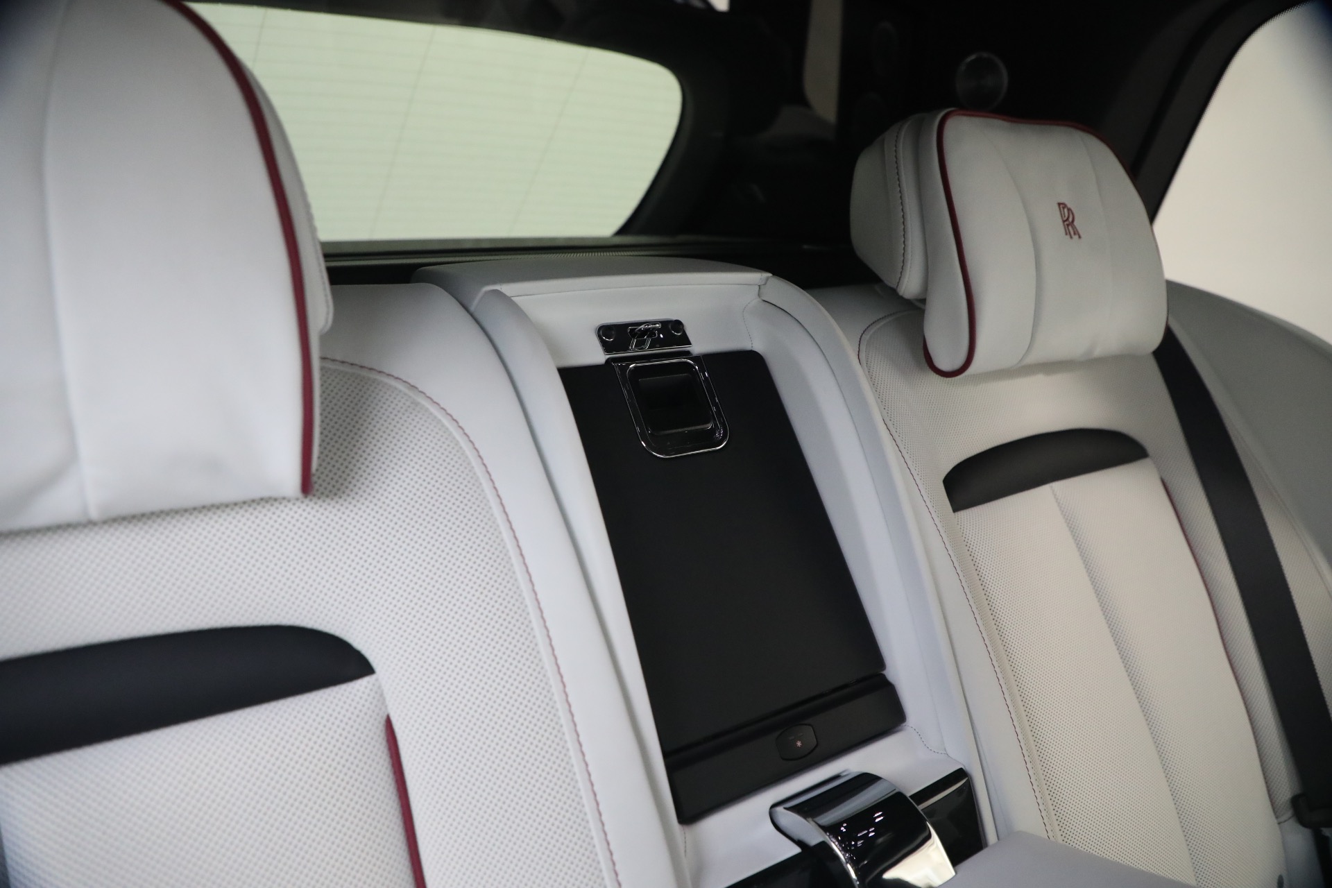 Used-2025-Rolls-Royce-Black-Badge-Cullinan