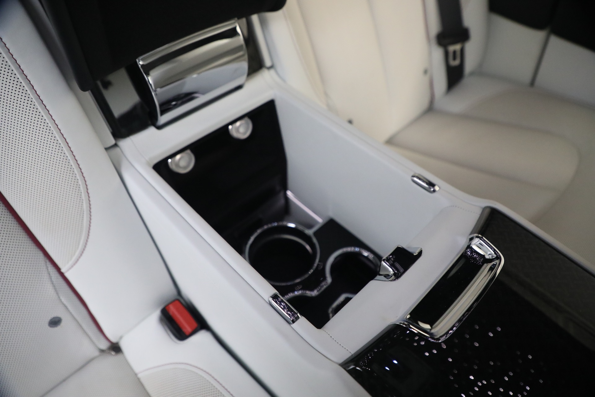 Used-2025-Rolls-Royce-Black-Badge-Cullinan