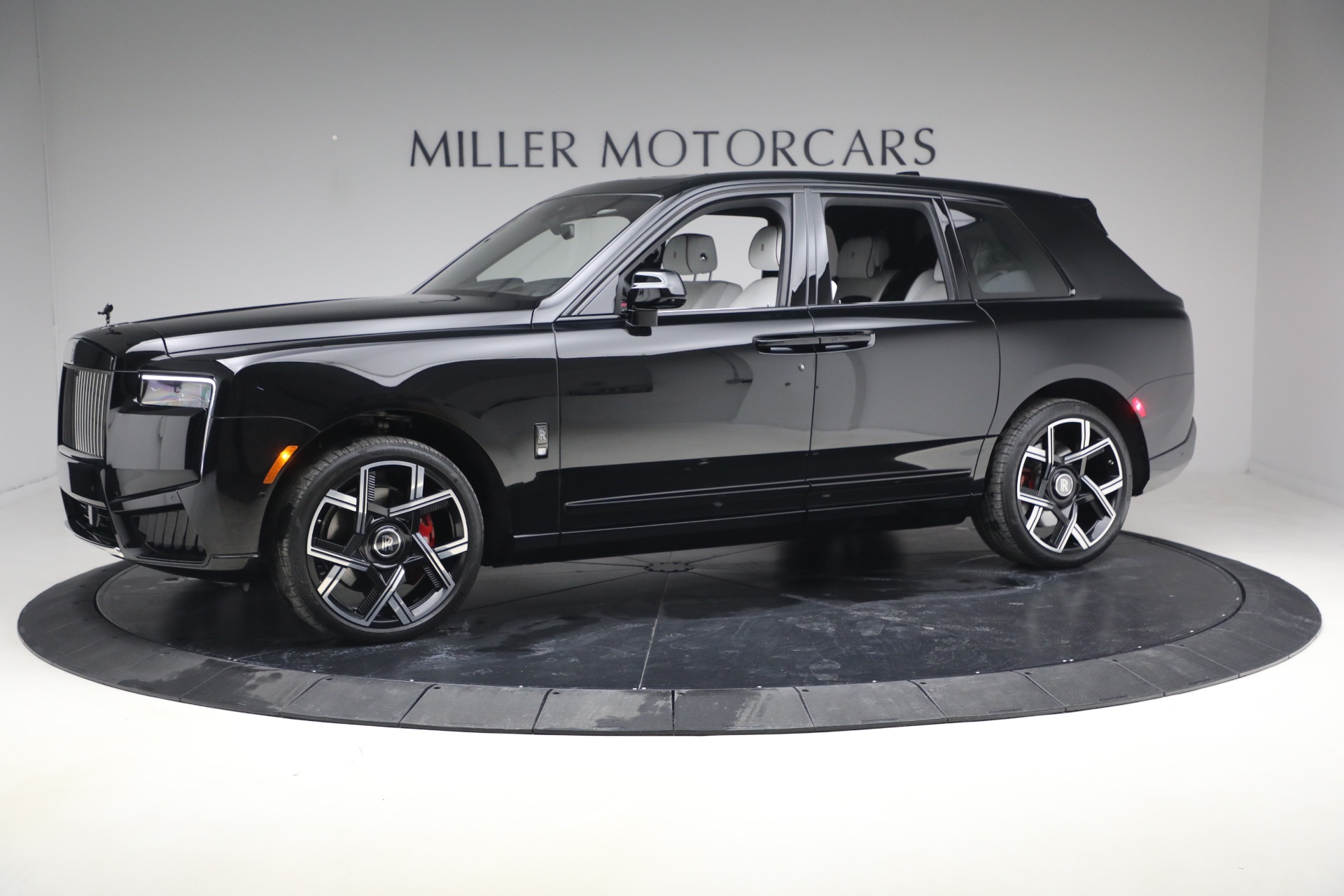 Used-2025-Rolls-Royce-Black-Badge-Cullinan