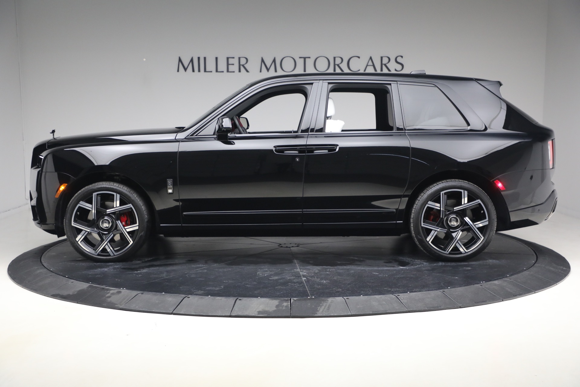 Used-2025-Rolls-Royce-Black-Badge-Cullinan