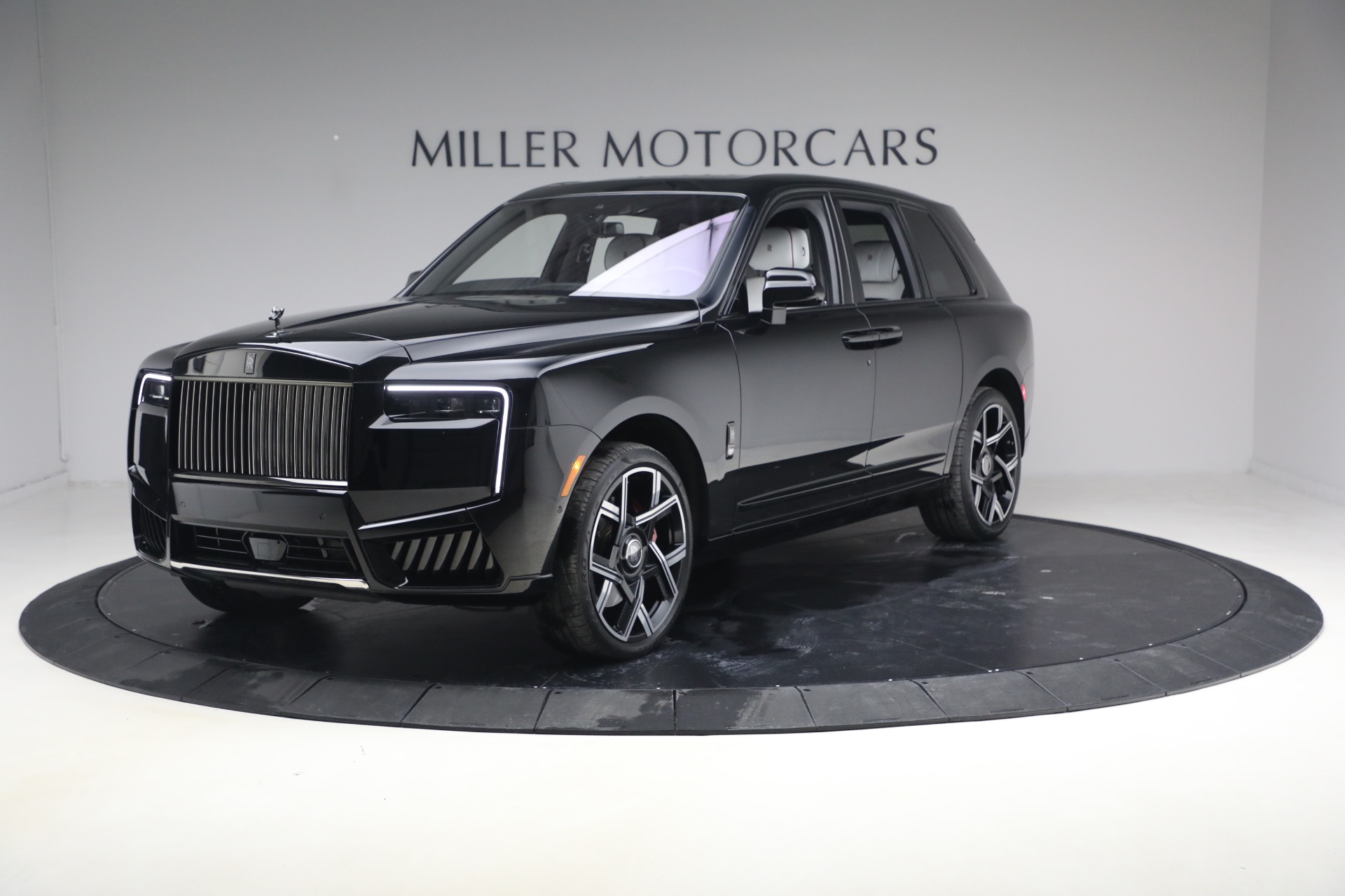 Used-2025-Rolls-Royce-Black-Badge-Cullinan