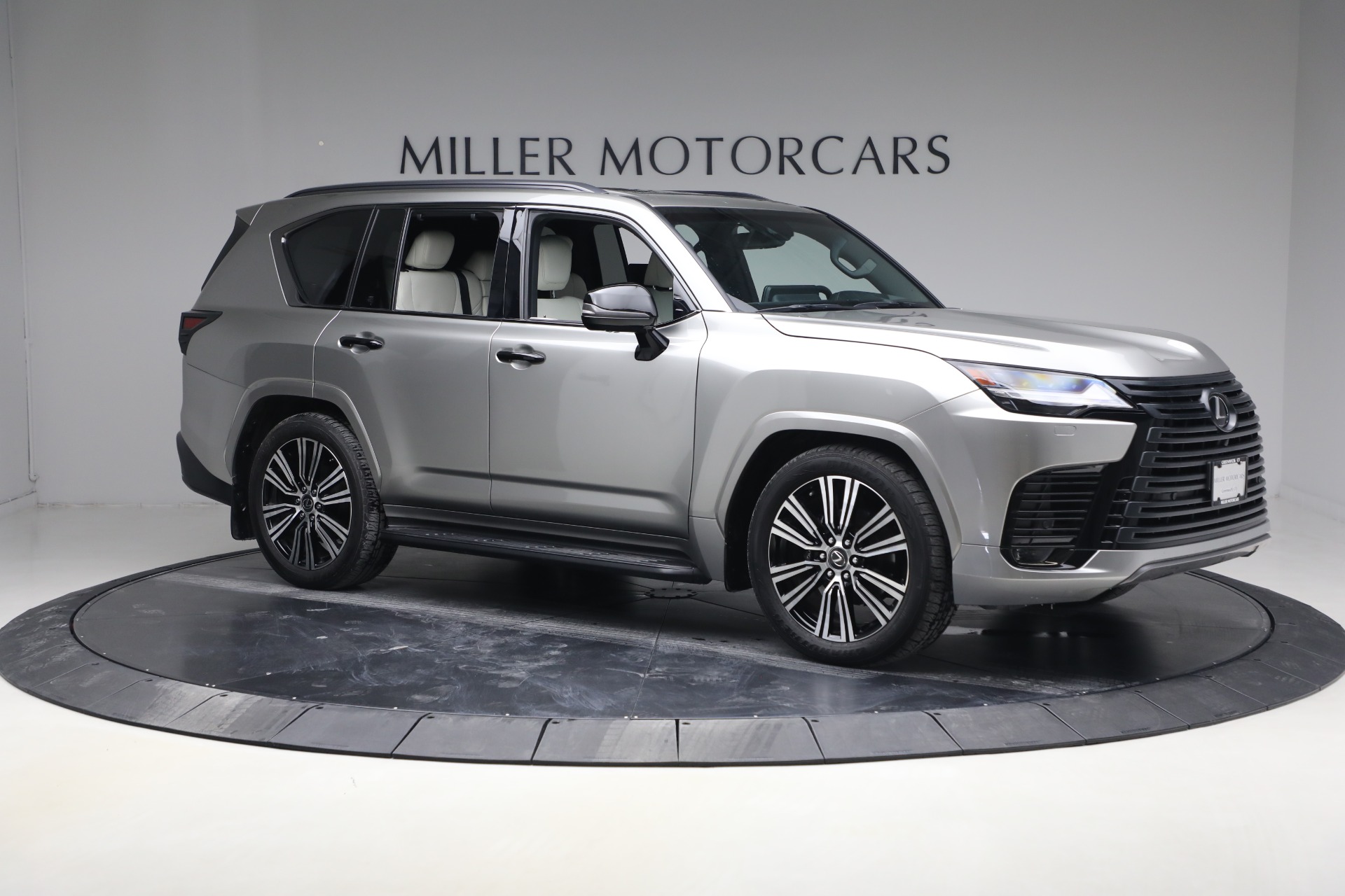 Used-2023-Lexus-LX-600-Luxury