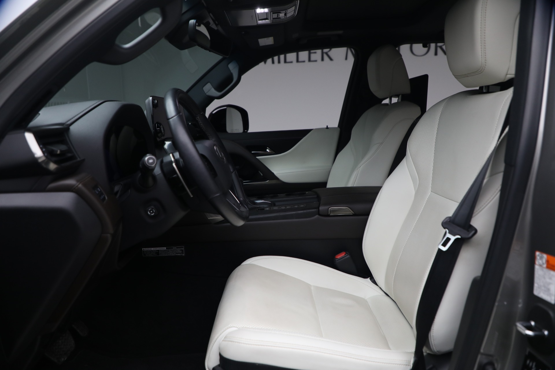 Used-2023-Lexus-LX-600-Luxury