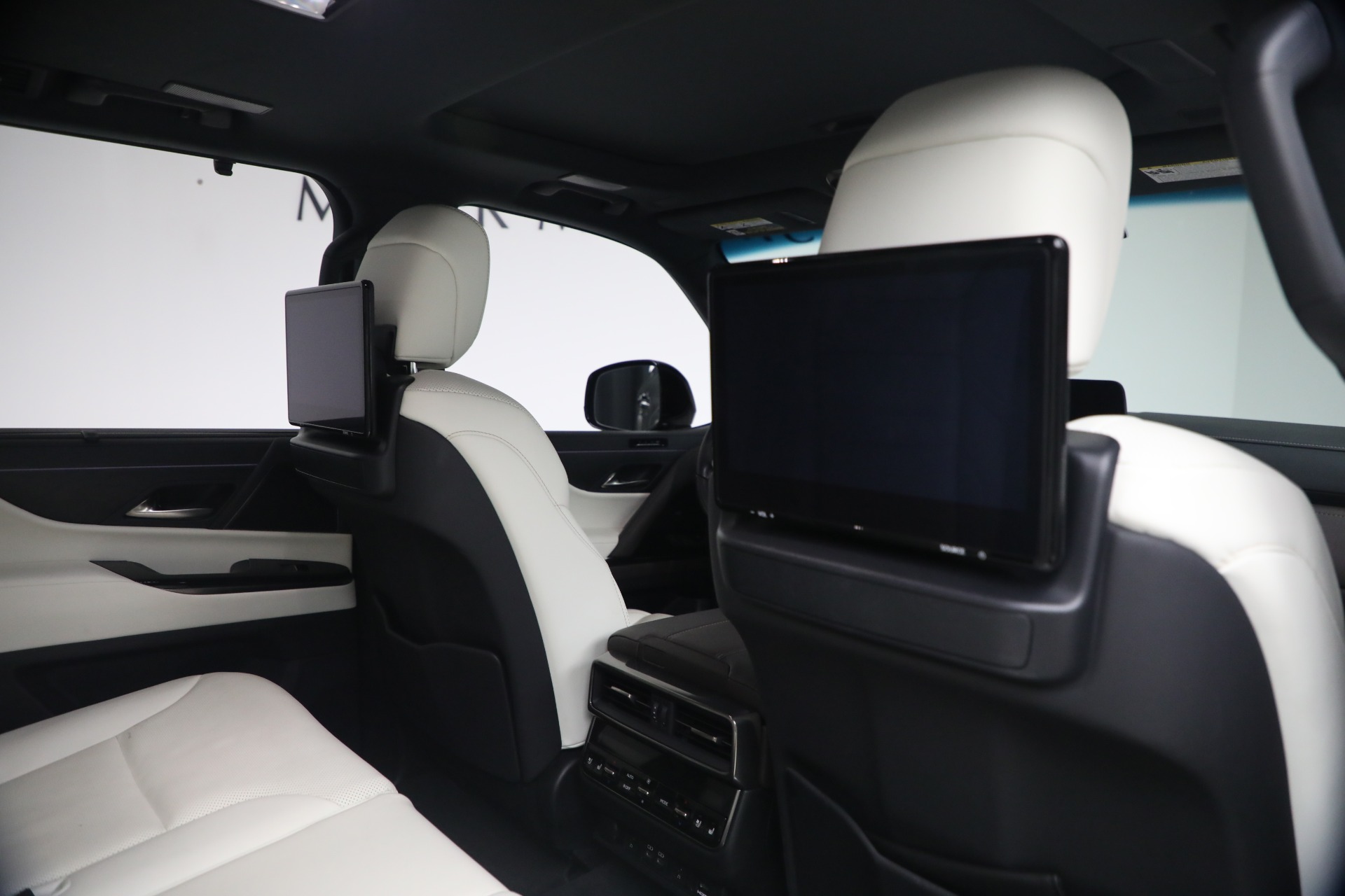 Used-2023-Lexus-LX-600-Luxury
