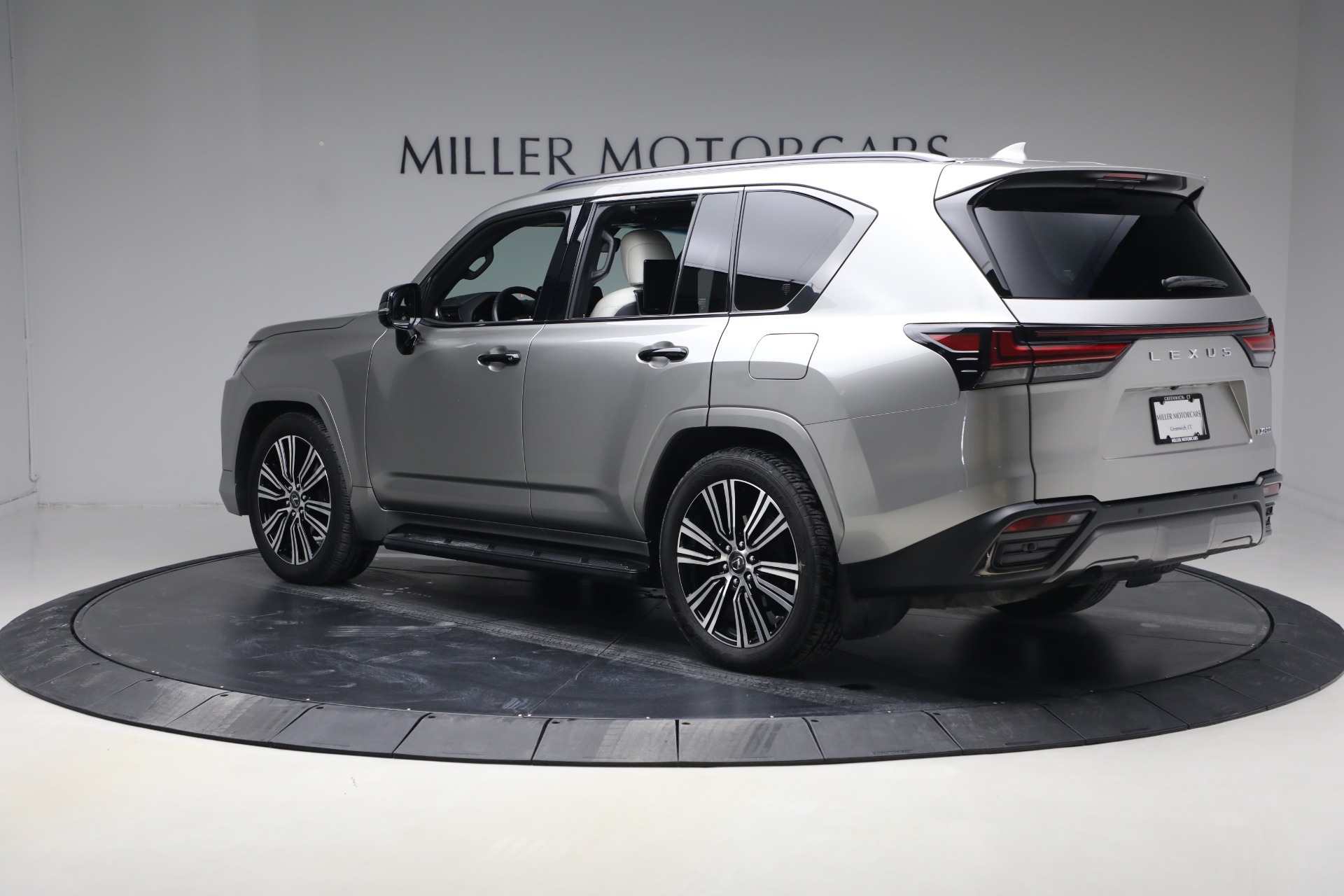 Used-2023-Lexus-LX-600-Luxury
