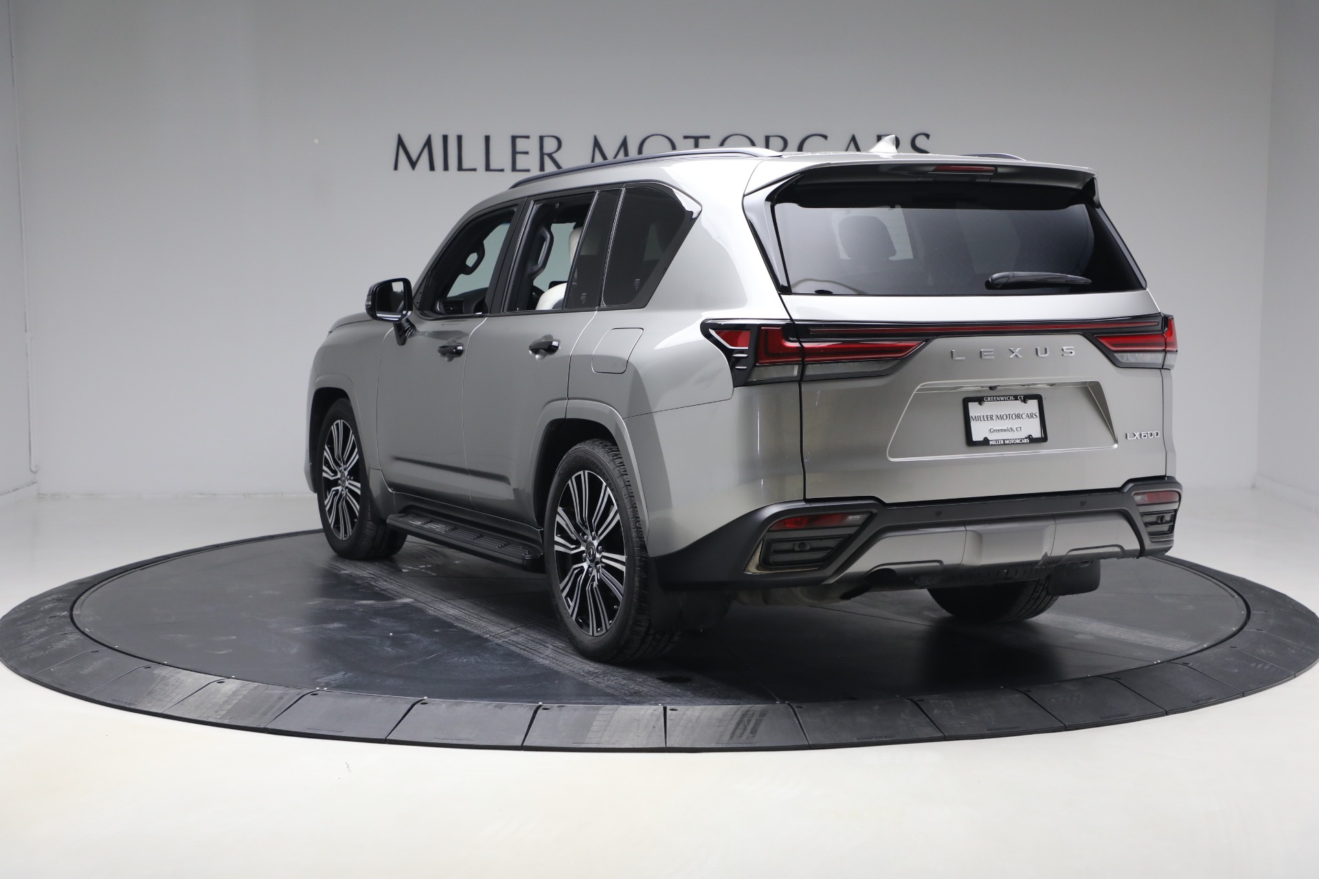 Used-2023-Lexus-LX-600-Luxury
