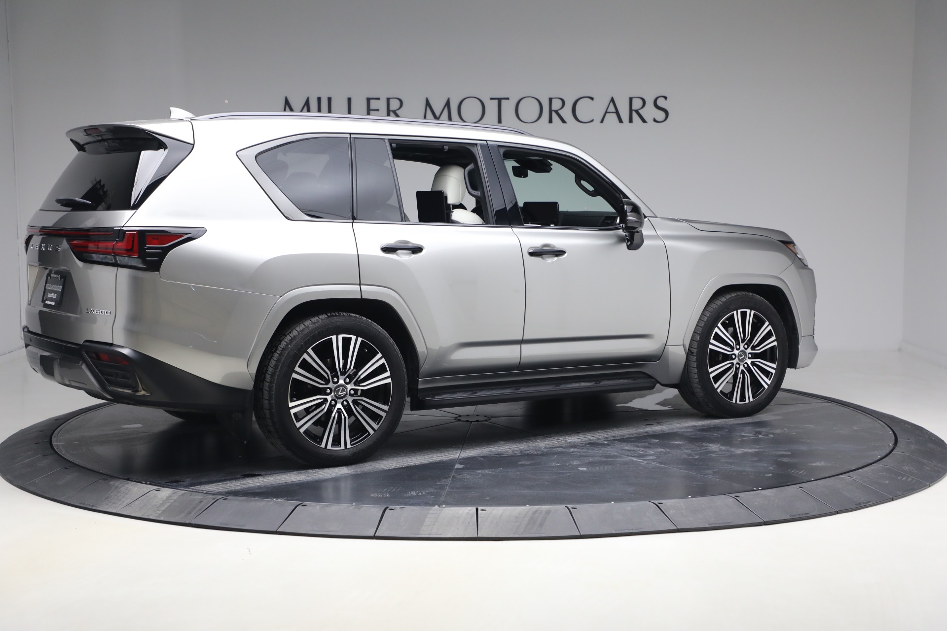 Used-2023-Lexus-LX-600-Luxury