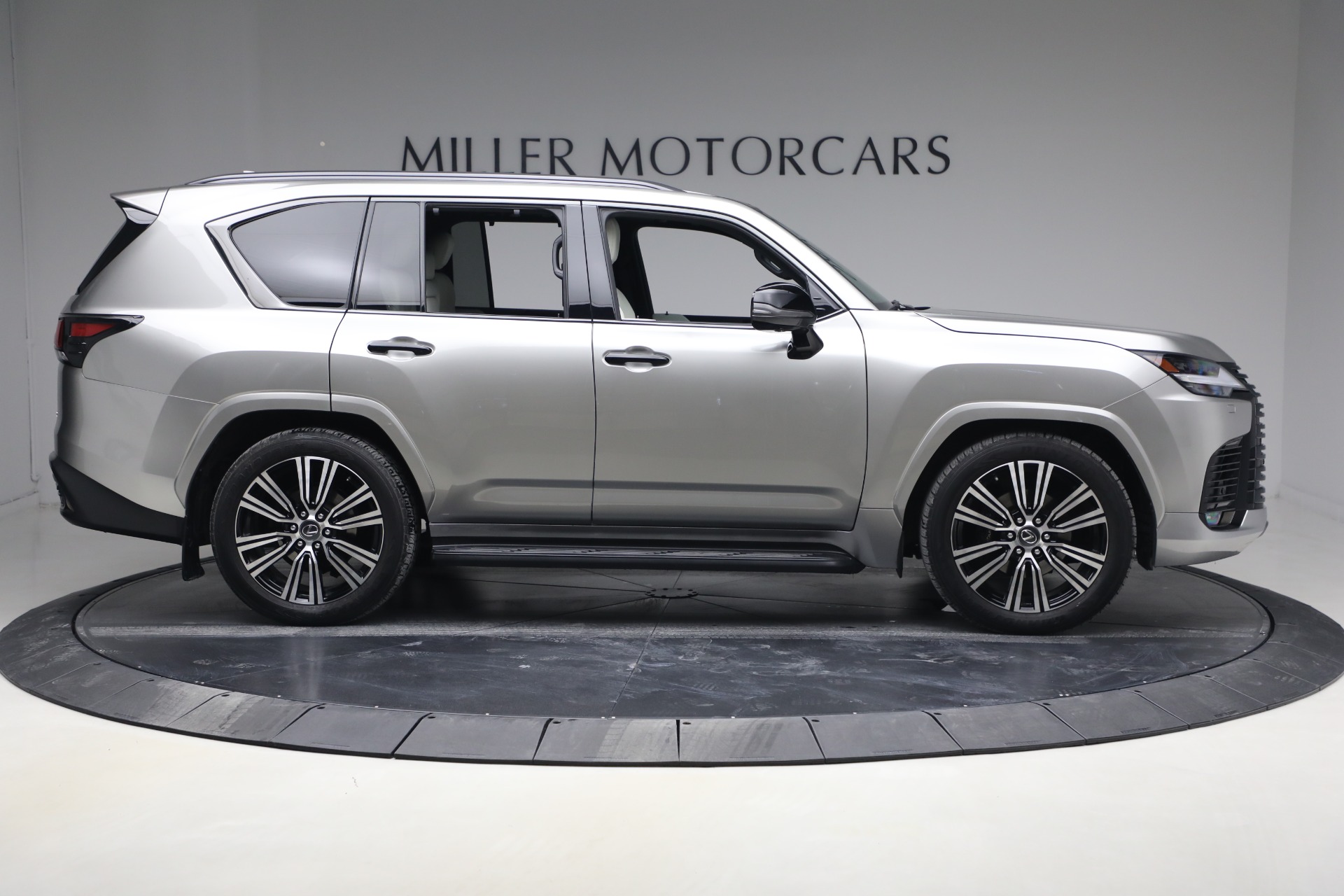 Used-2023-Lexus-LX-600-Luxury