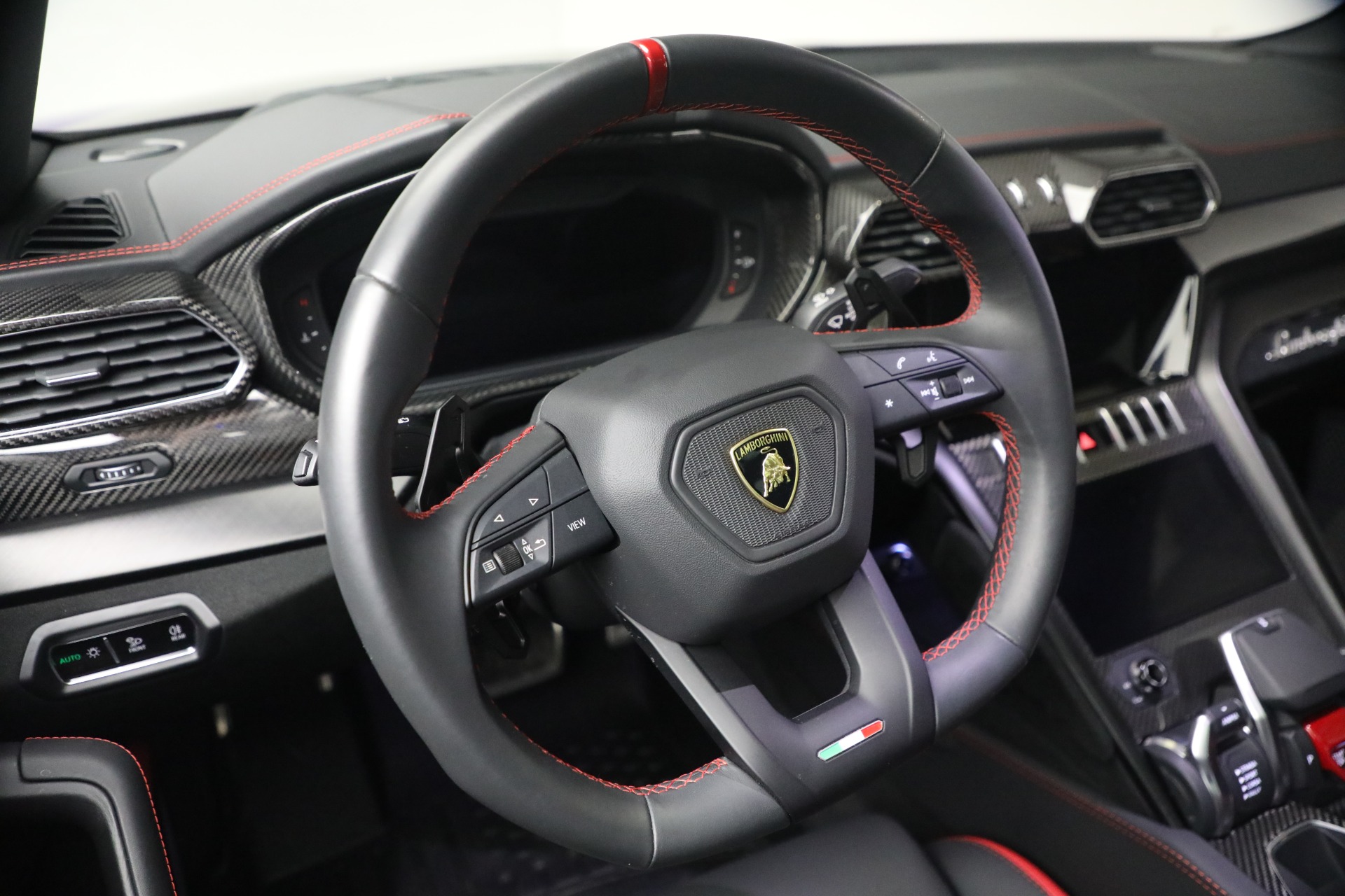 Used-2024-Lamborghini-Urus-Performante