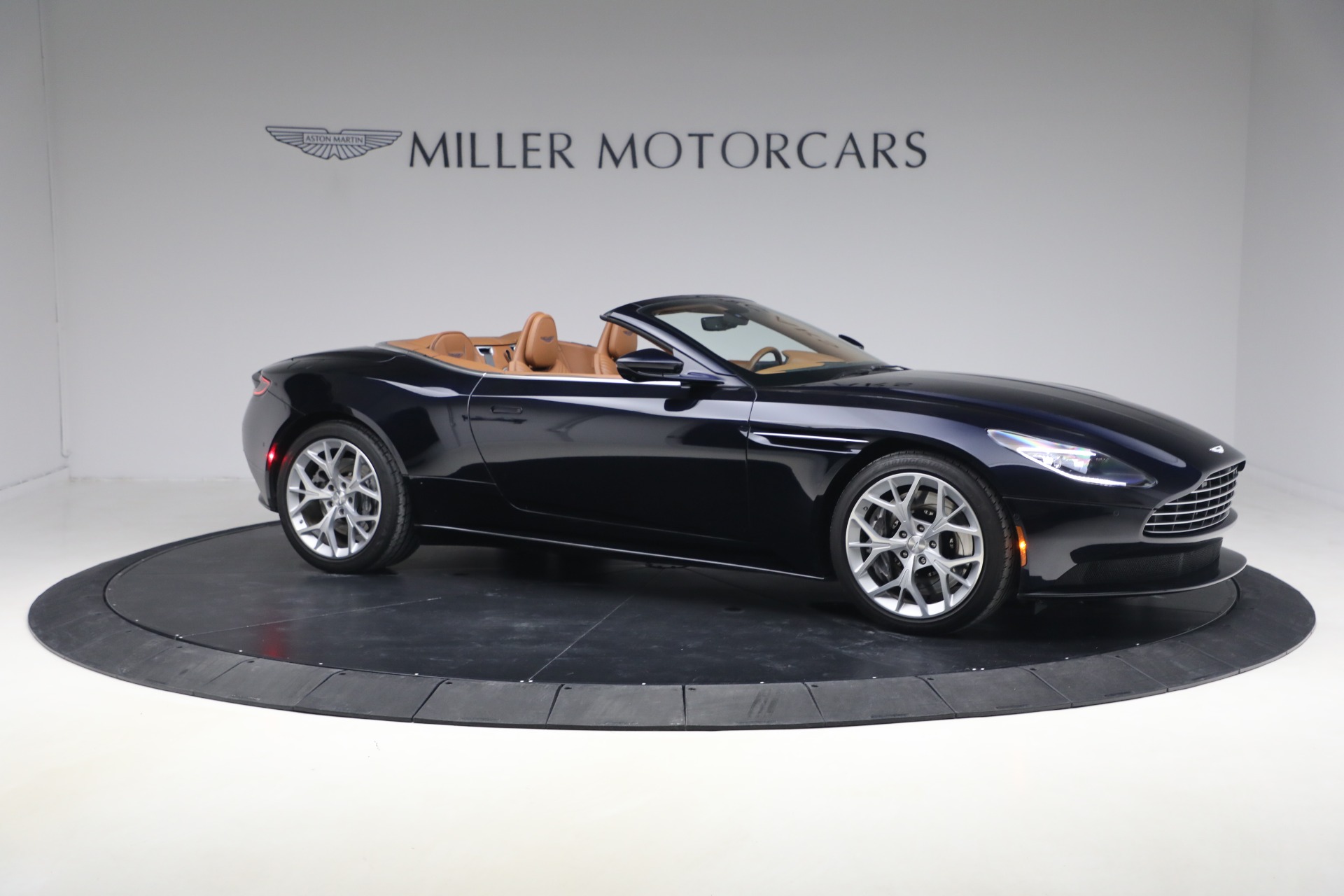Used-2019-Aston-Martin-DB11-Volante