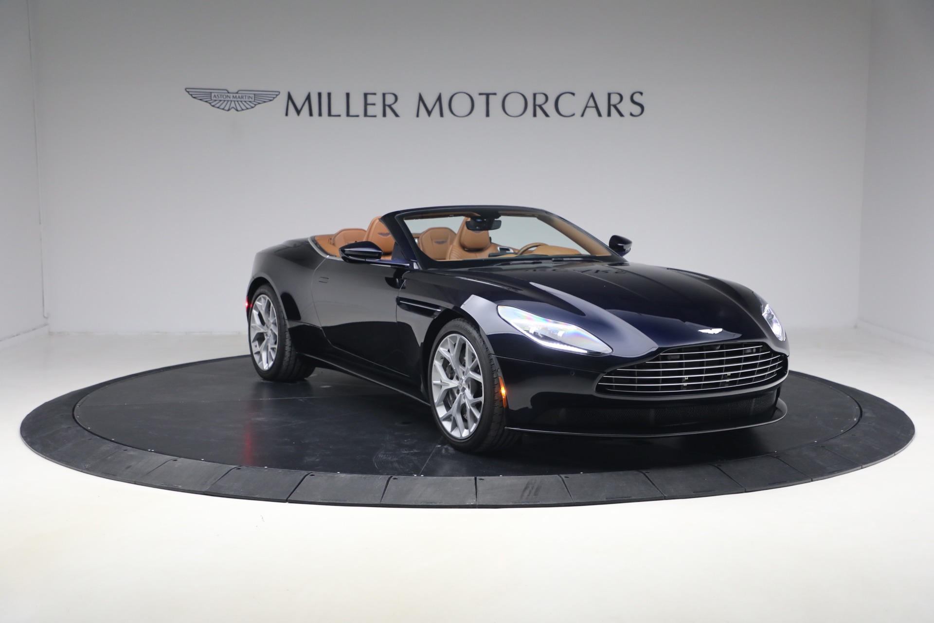 Used-2019-Aston-Martin-DB11-Volante