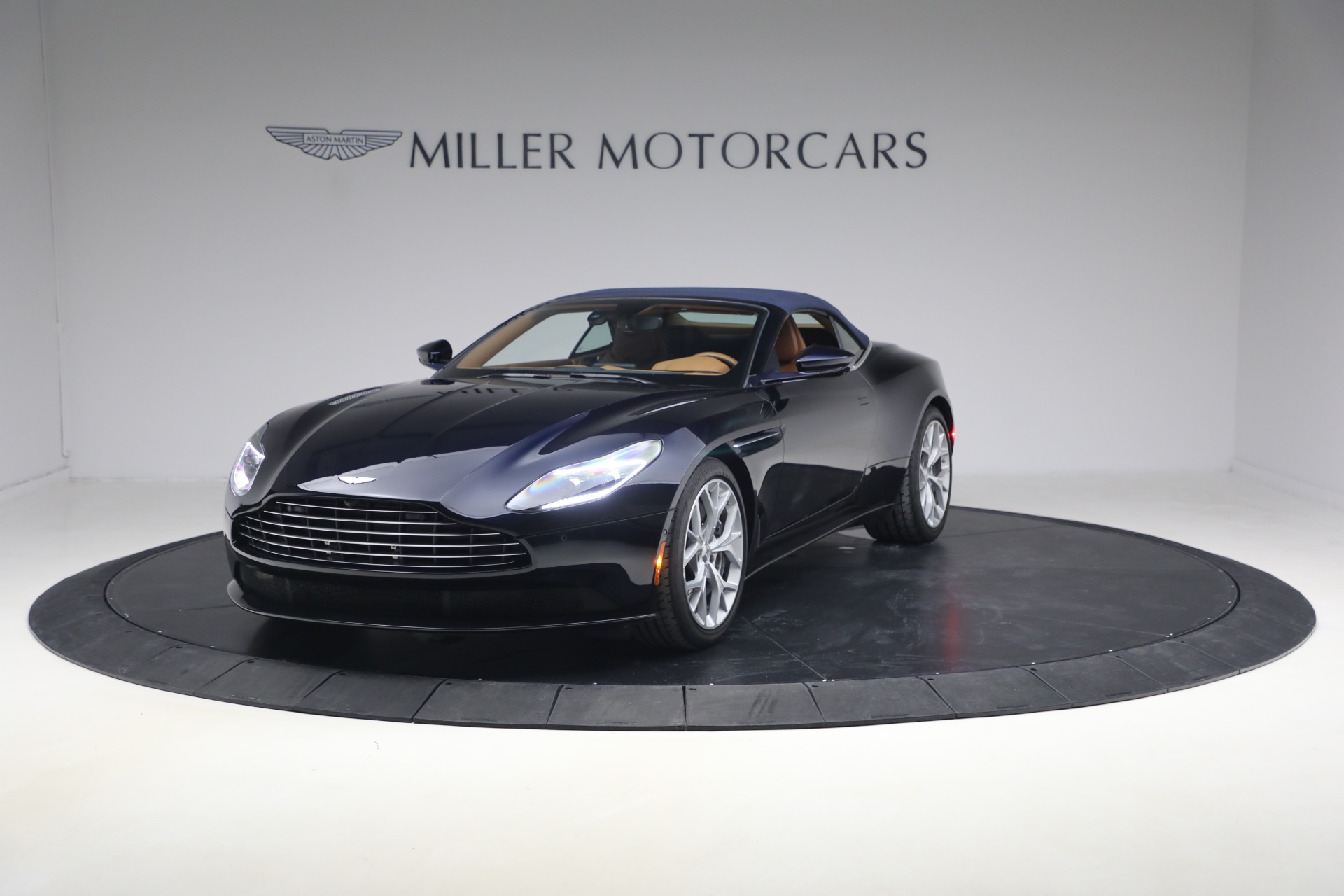 Used-2019-Aston-Martin-DB11-Volante
