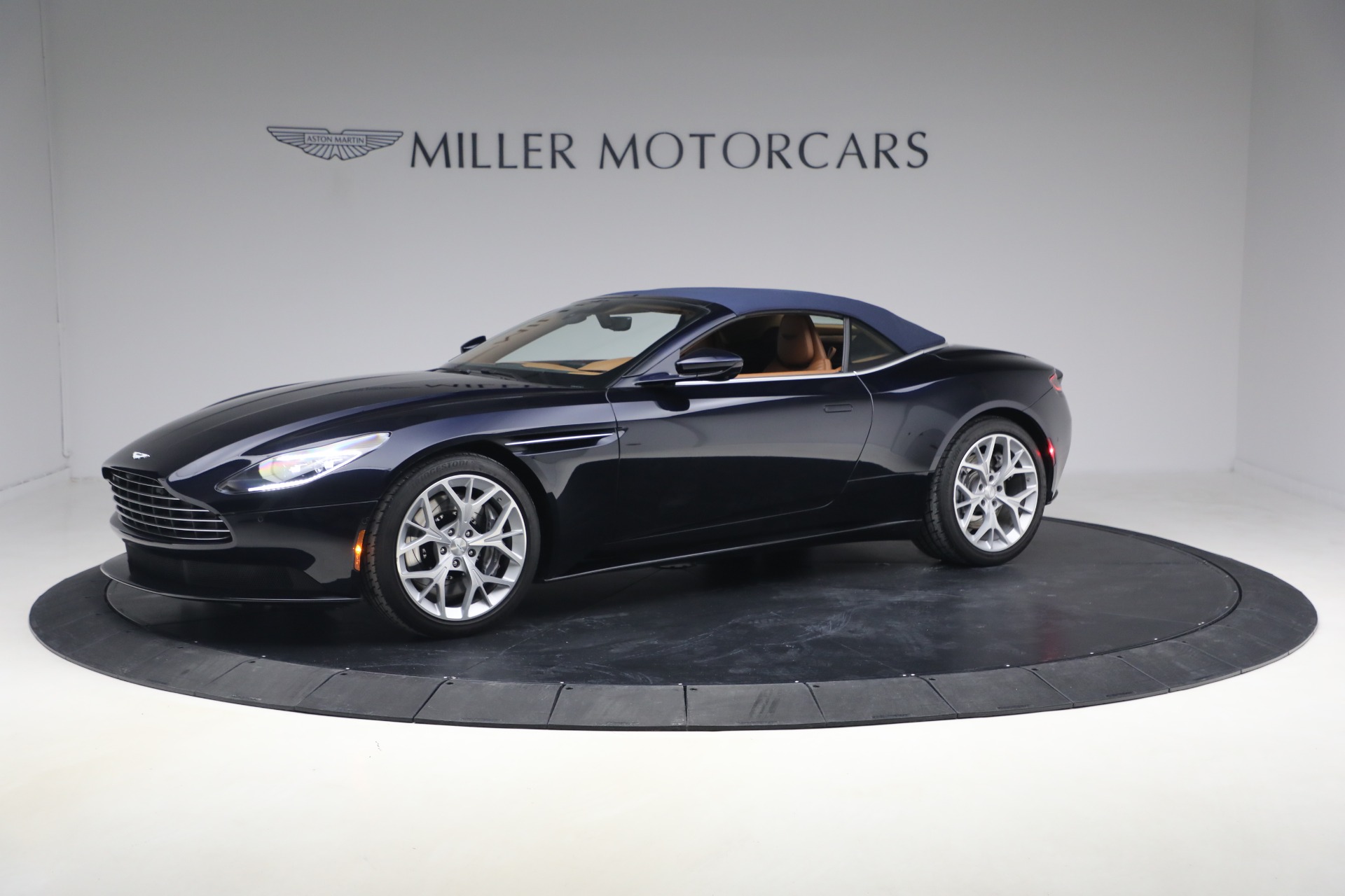 Used-2019-Aston-Martin-DB11-Volante