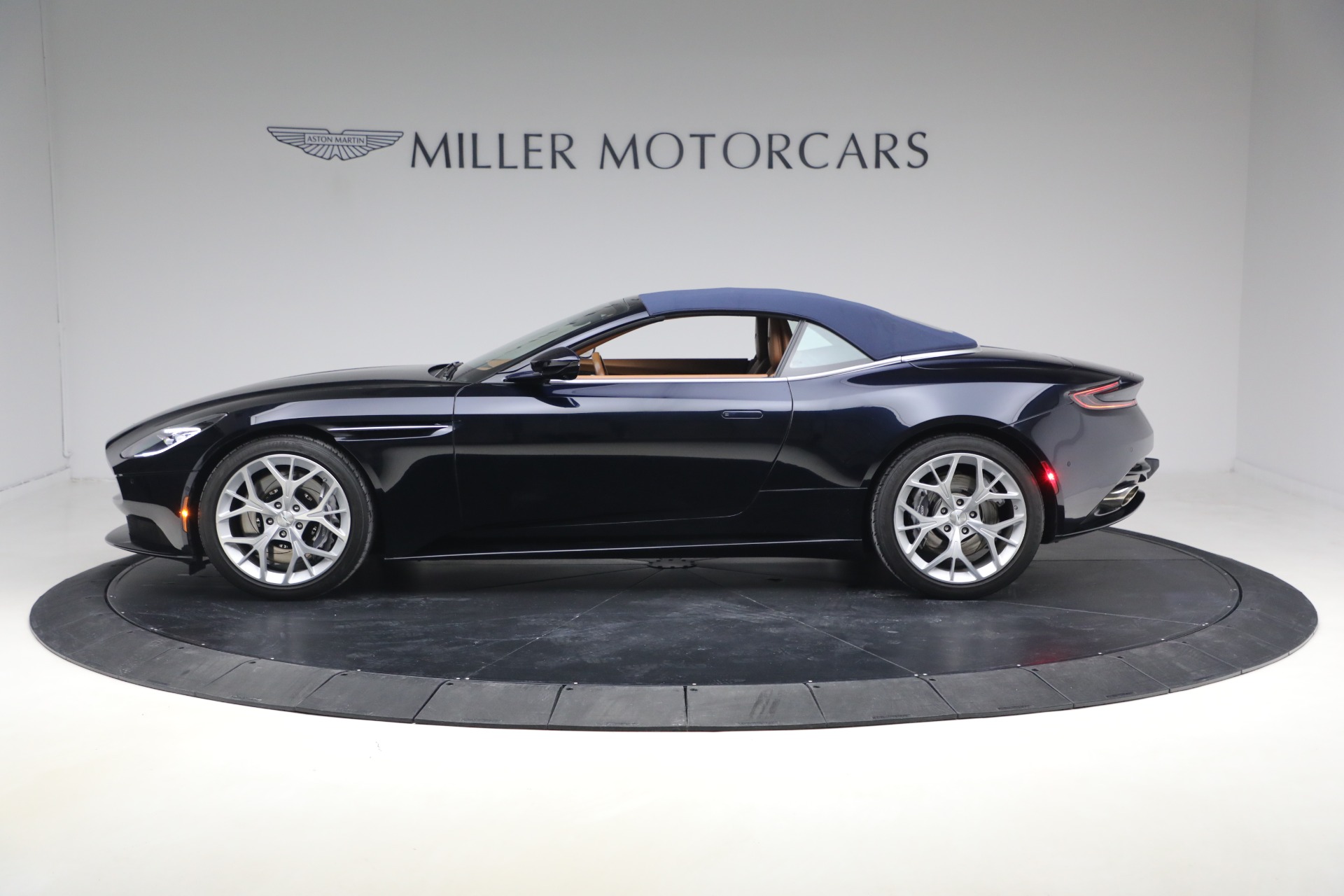 Used-2019-Aston-Martin-DB11-Volante