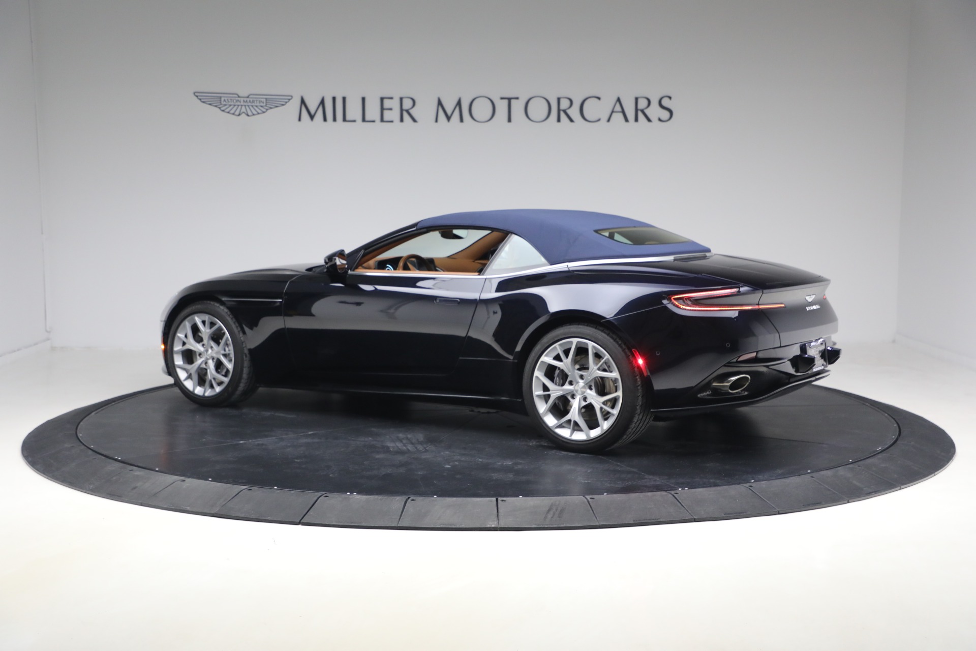 Used-2019-Aston-Martin-DB11-Volante