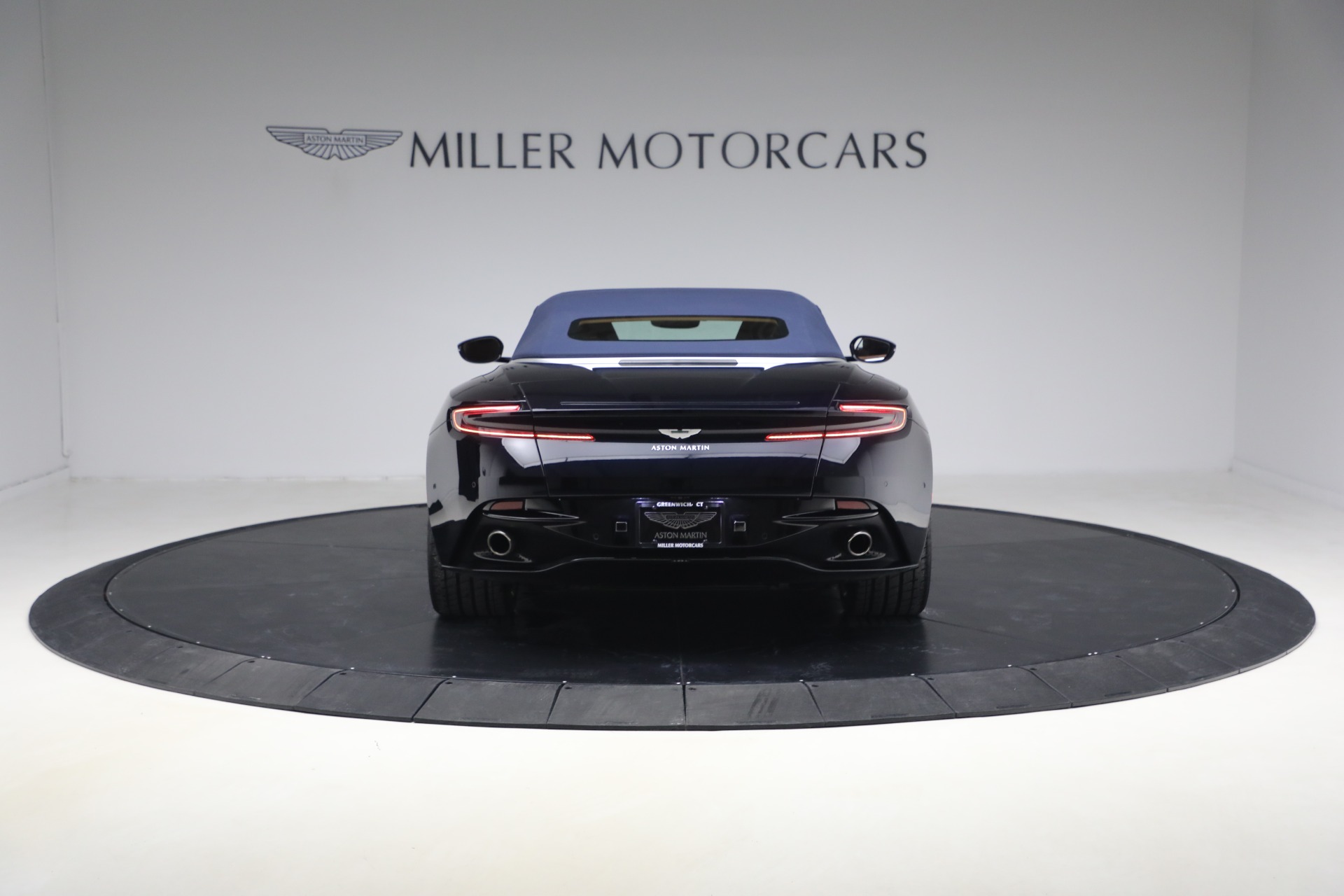 Used-2019-Aston-Martin-DB11-Volante