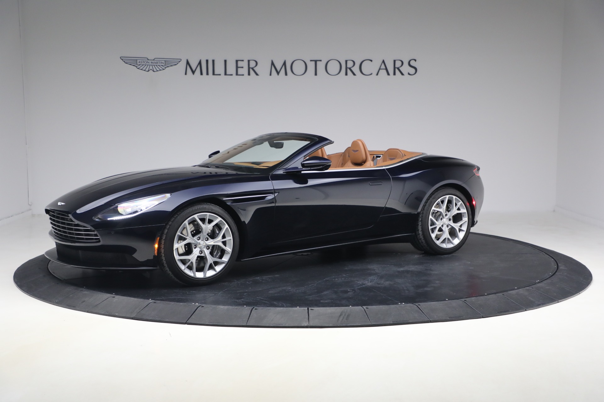 Used-2019-Aston-Martin-DB11-Volante