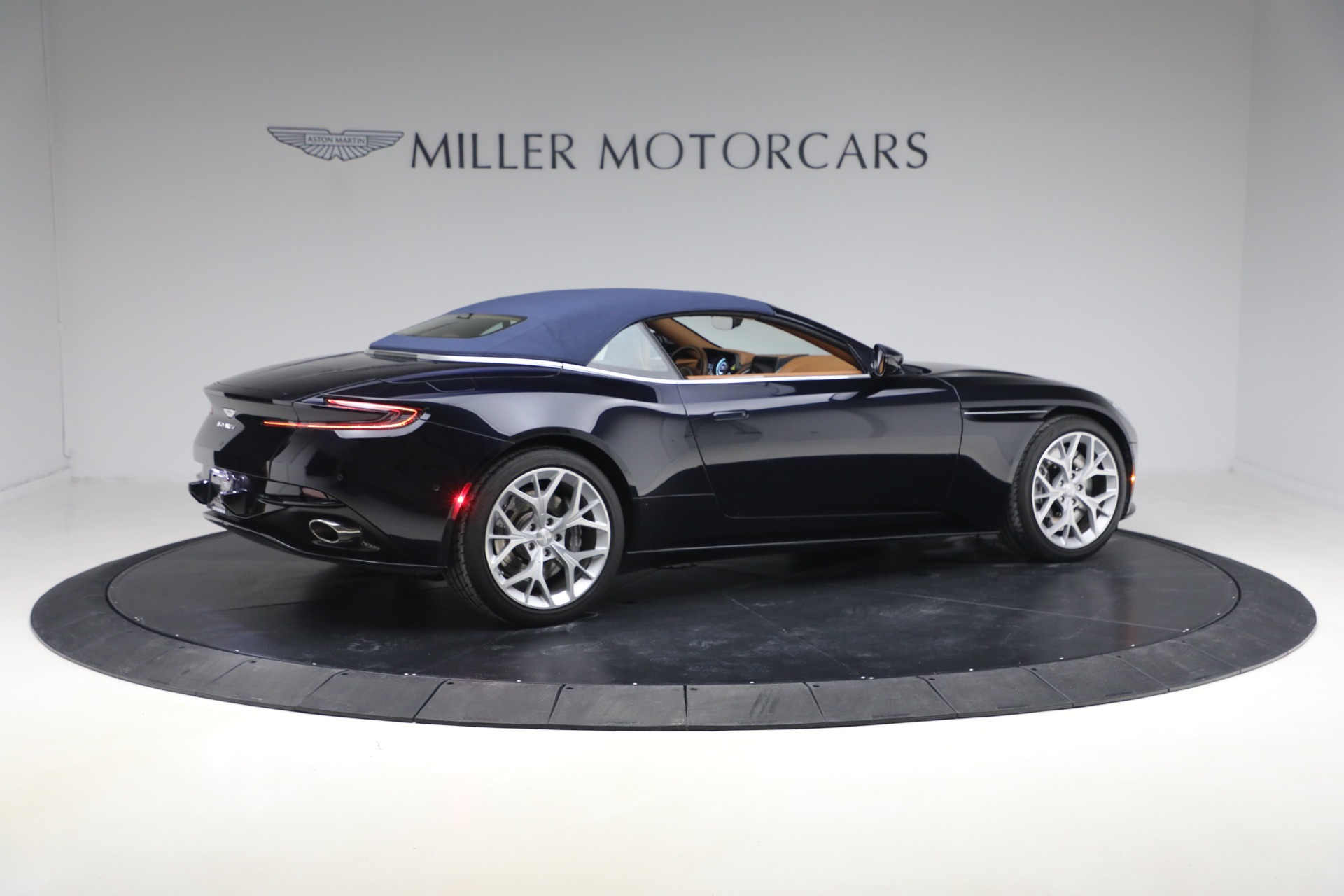Used-2019-Aston-Martin-DB11-Volante