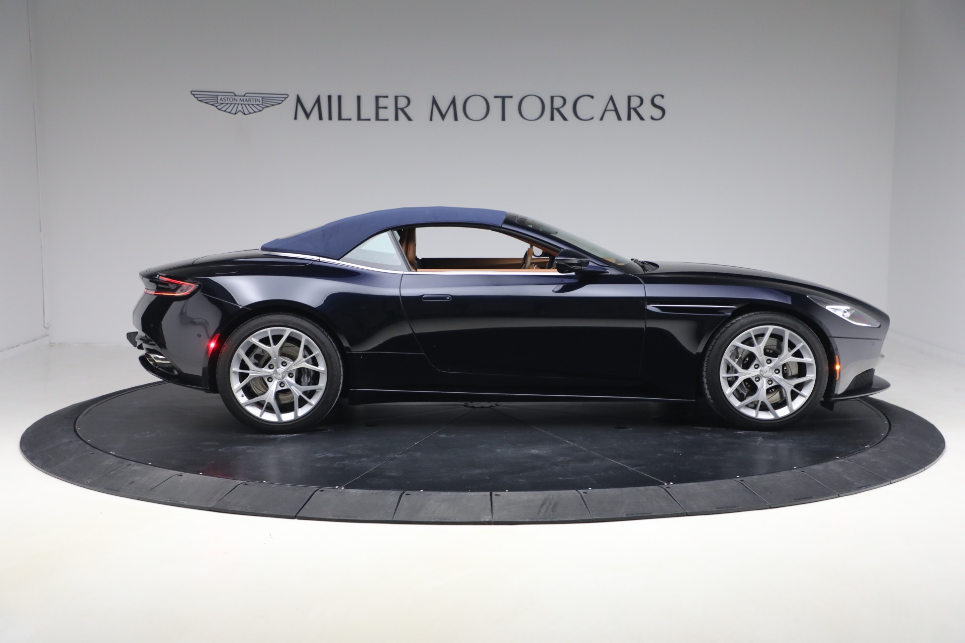 Used-2019-Aston-Martin-DB11-Volante