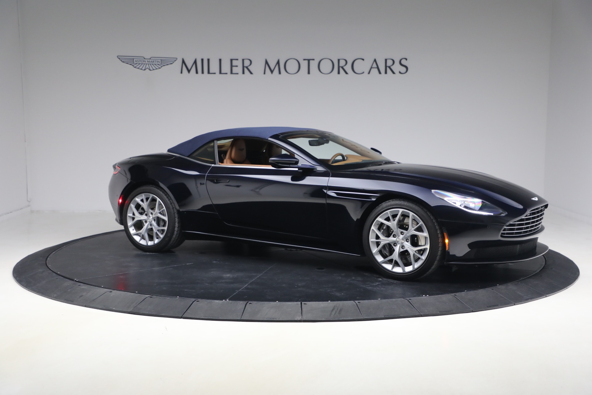 Used-2019-Aston-Martin-DB11-Volante